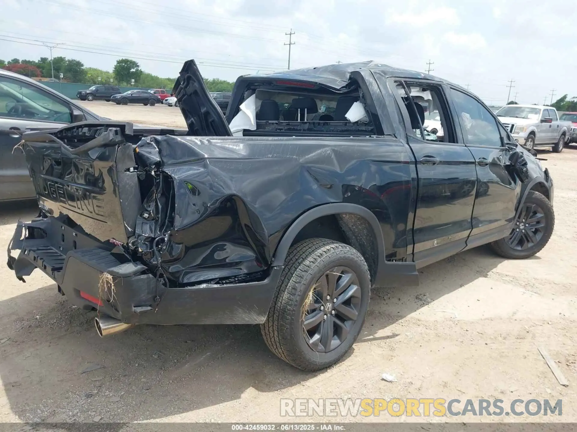 4 Photograph of a damaged car 5FPYK3F1XRB029557 HONDA RIDGELINE 2024