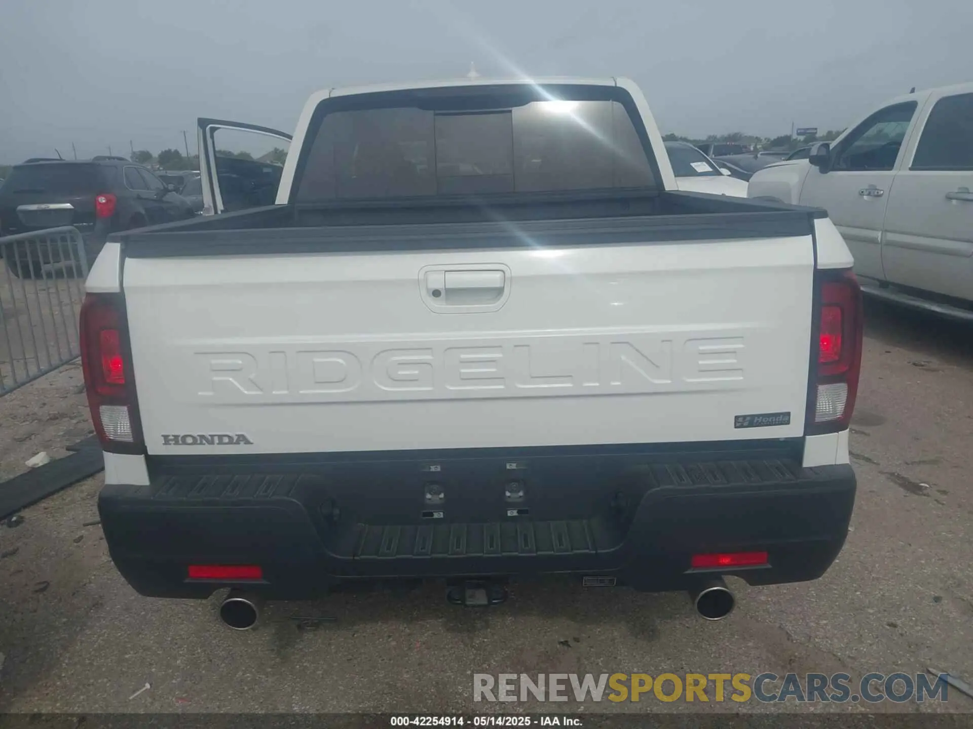 16 Photograph of a damaged car 5FPYK3F5XRB014091 HONDA RIDGELINE 2024
