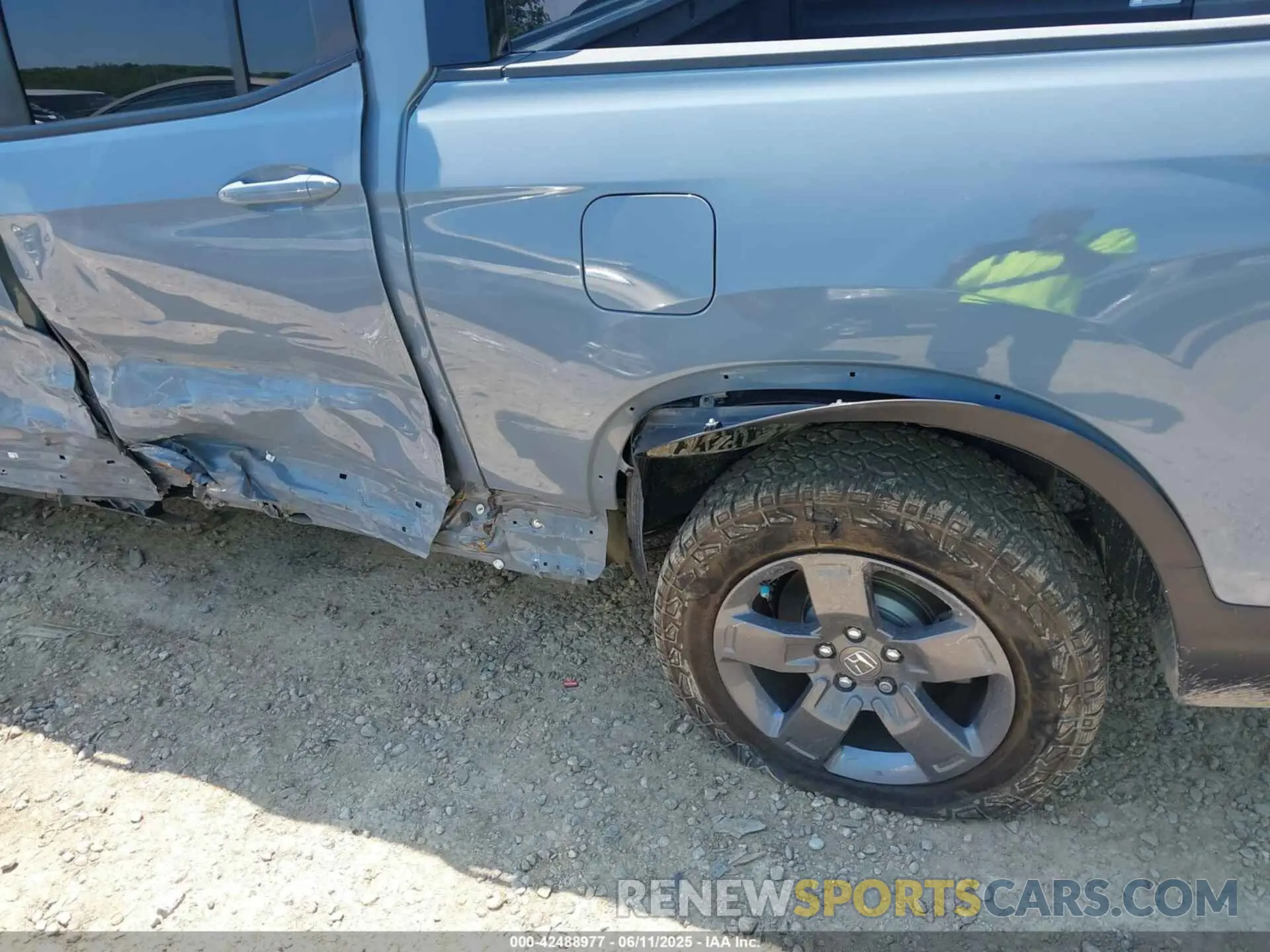 6 Photograph of a damaged car 5FPYK3F68RB018830 HONDA RIDGELINE 2024