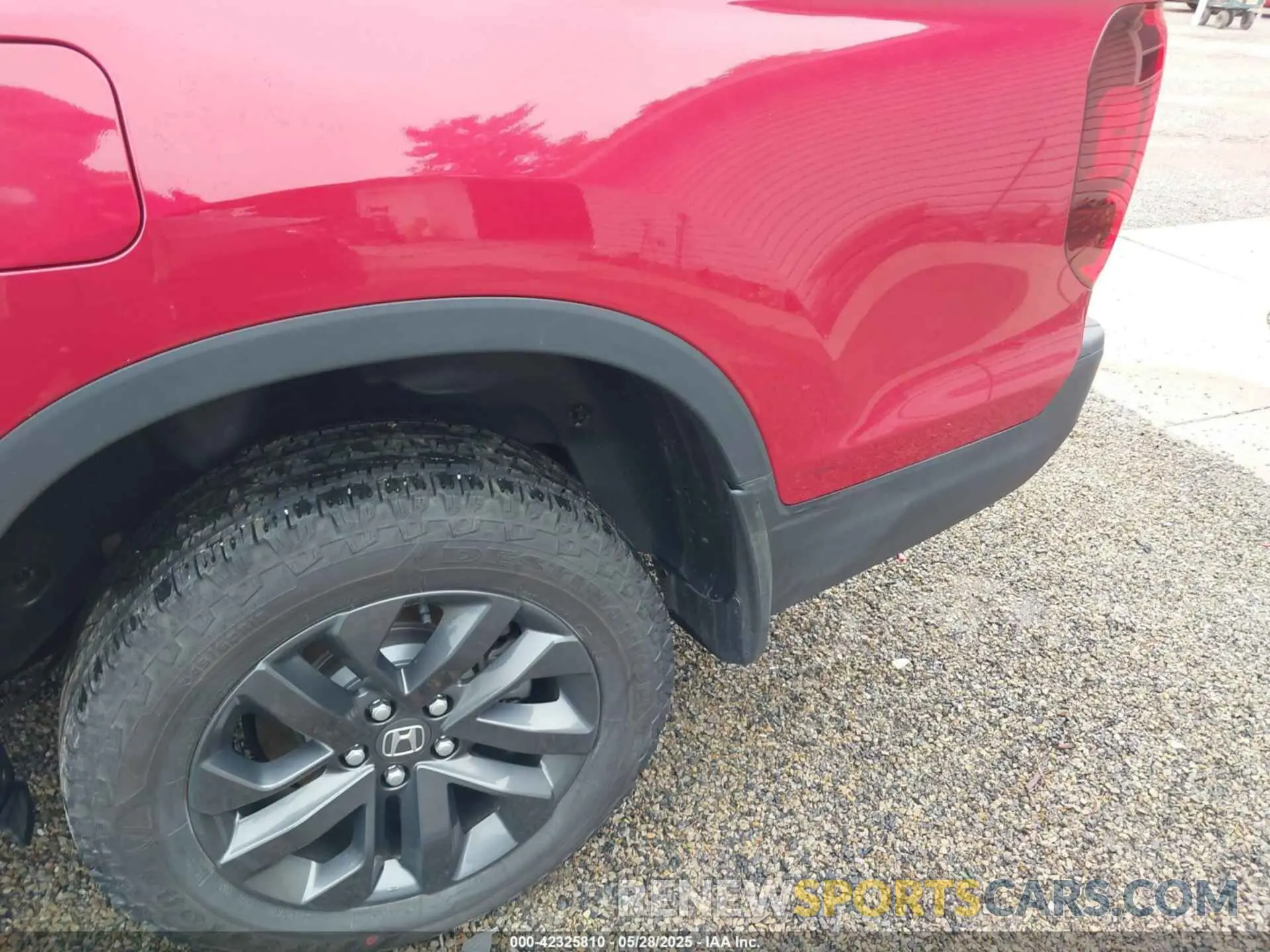 19 Photograph of a damaged car 5FPYK3F18SB007238 HONDA RIDGELINE 2025