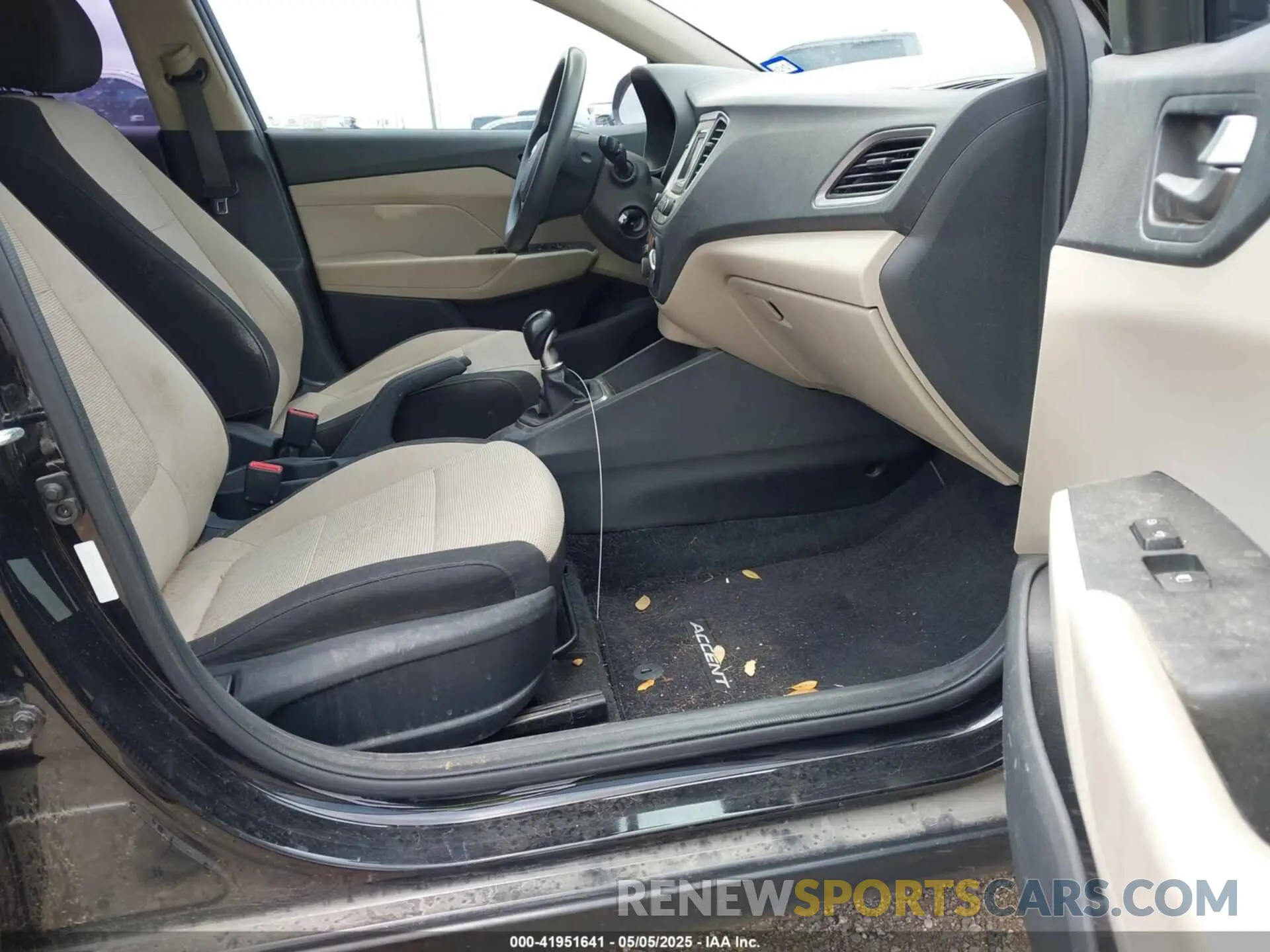 5 Photograph of a damaged car 3KPC24A30KE051161 HYUNDAI ACCENT 2019