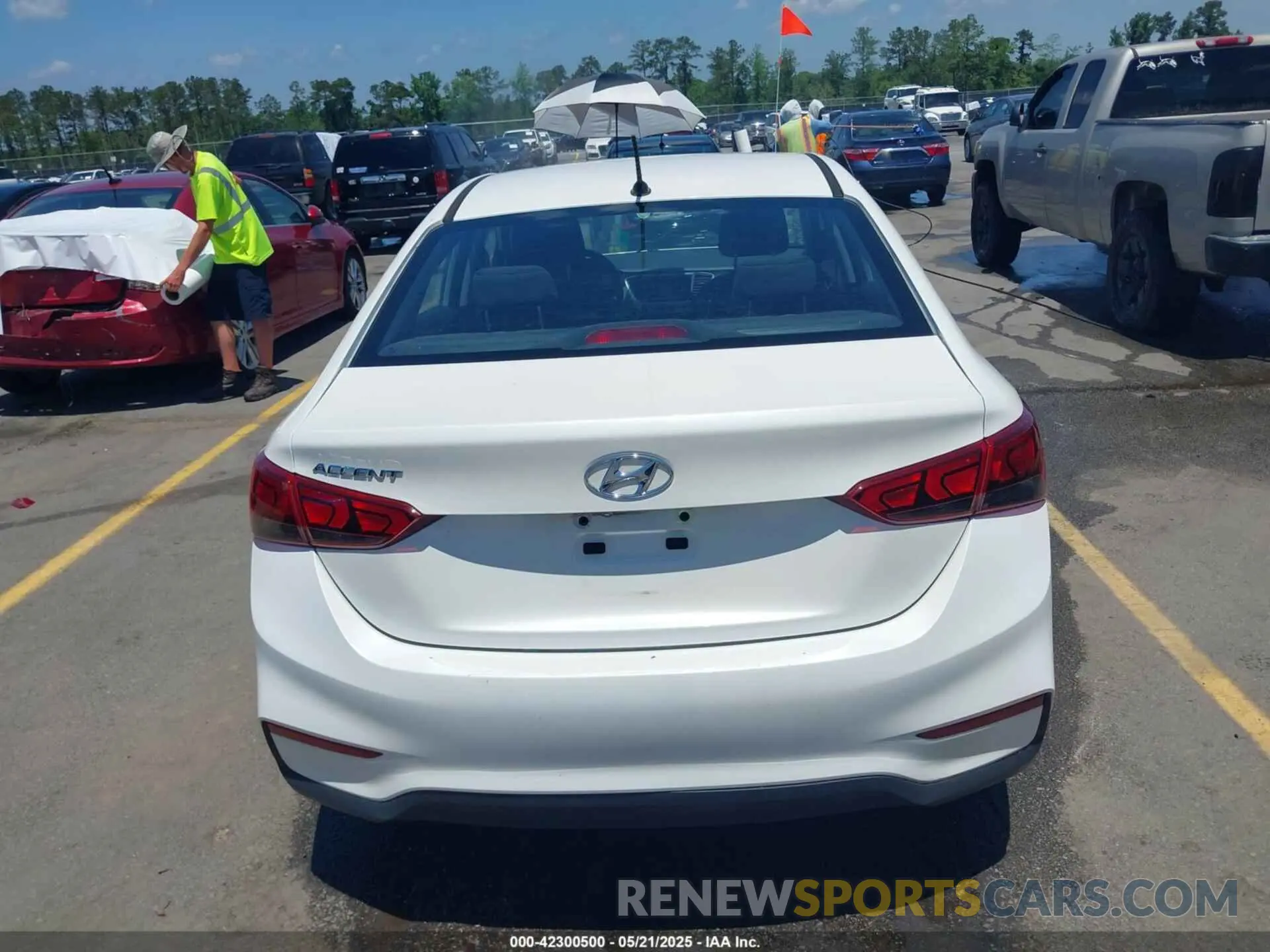 16 Photograph of a damaged car 3KPC24A30KE058062 HYUNDAI ACCENT 2019