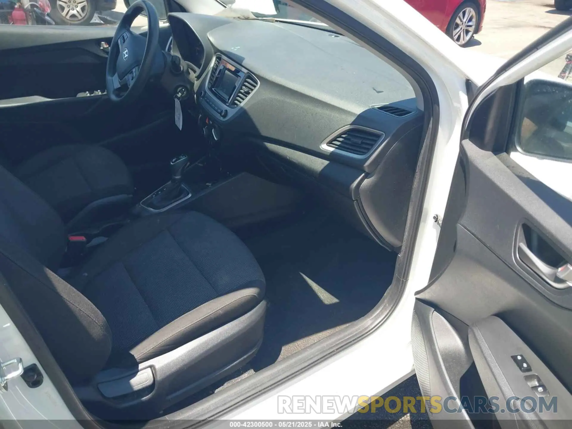 5 Photograph of a damaged car 3KPC24A30KE058062 HYUNDAI ACCENT 2019