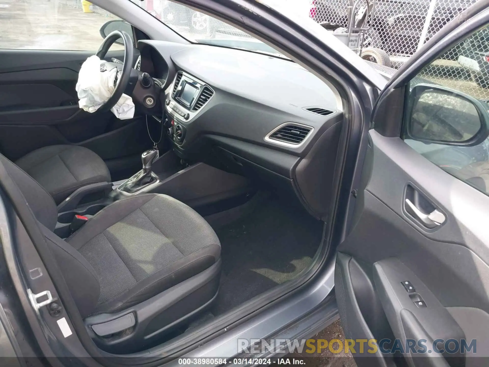 5 Photograph of a damaged car 3KPC24A31KE064095 HYUNDAI ACCENT 2019