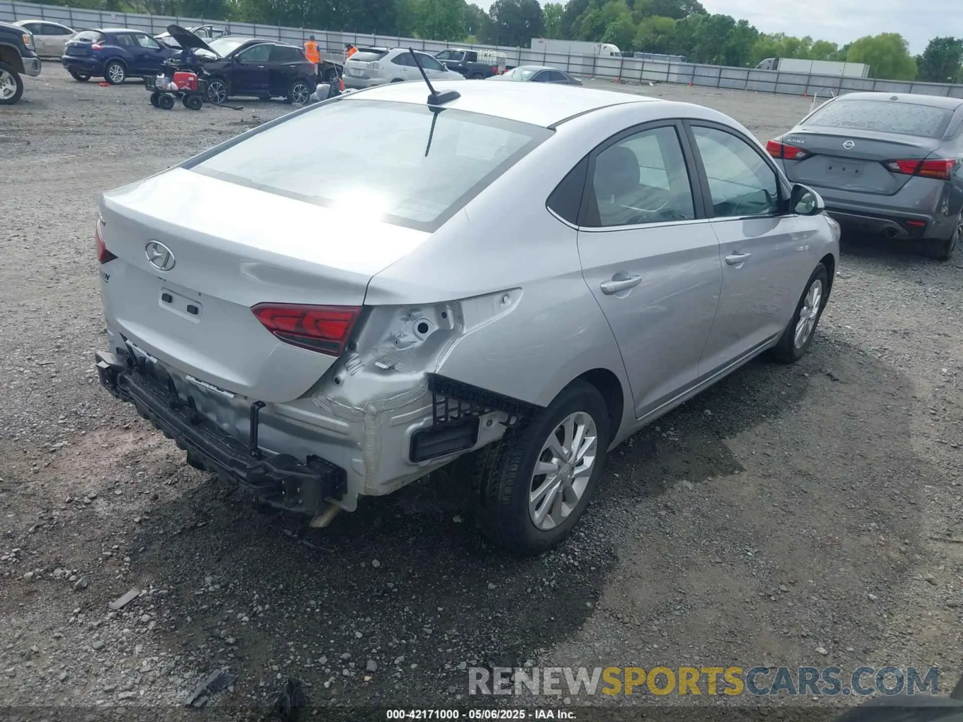 4 Фотография поврежденного автомобиля 3KPC24A31KE069202 HYUNDAI ACCENT 2019