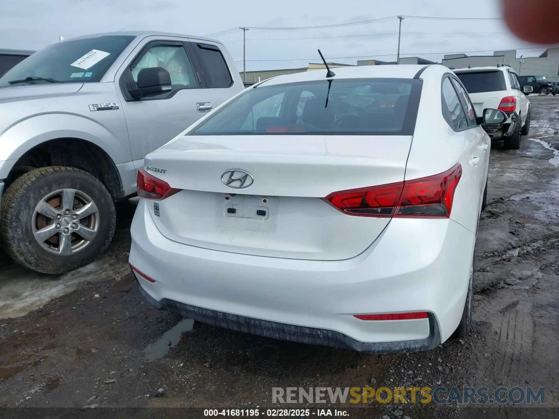 16 Photograph of a damaged car 3KPC24A32KE058001 HYUNDAI ACCENT 2019