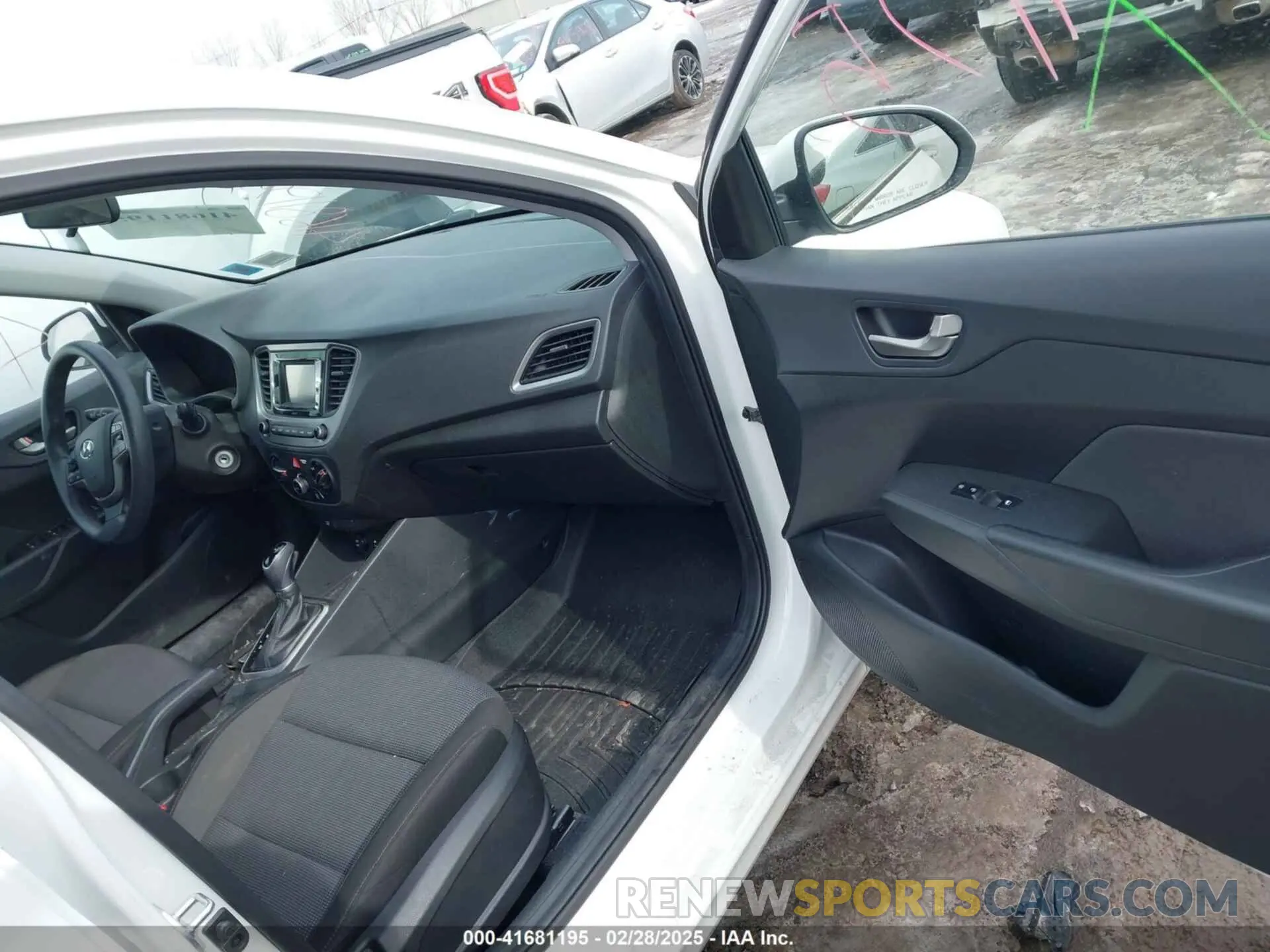 5 Photograph of a damaged car 3KPC24A32KE058001 HYUNDAI ACCENT 2019