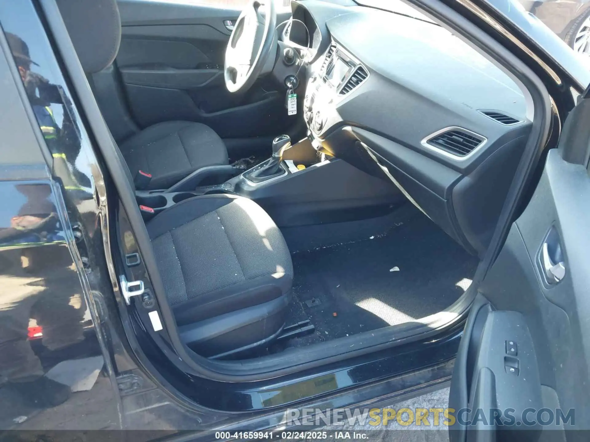 5 Photograph of a damaged car 3KPC24A33KE073090 HYUNDAI ACCENT 2019