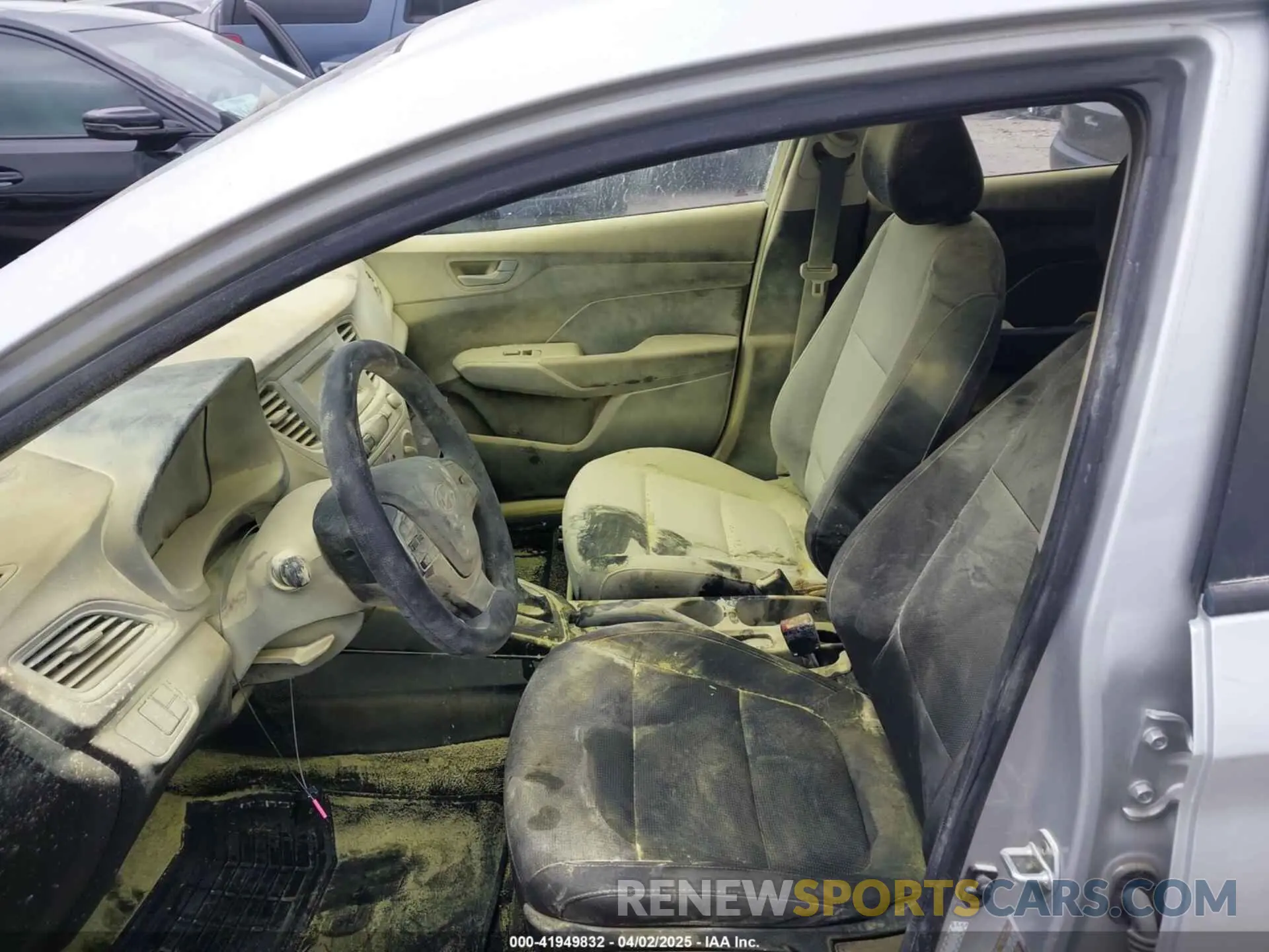 6 Photograph of a damaged car 3KPC24A33KE073722 HYUNDAI ACCENT 2019