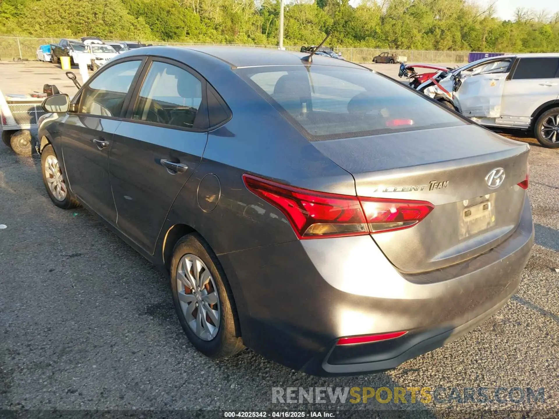 3 Фотография поврежденного автомобиля 3KPC24A33KE077656 HYUNDAI ACCENT 2019