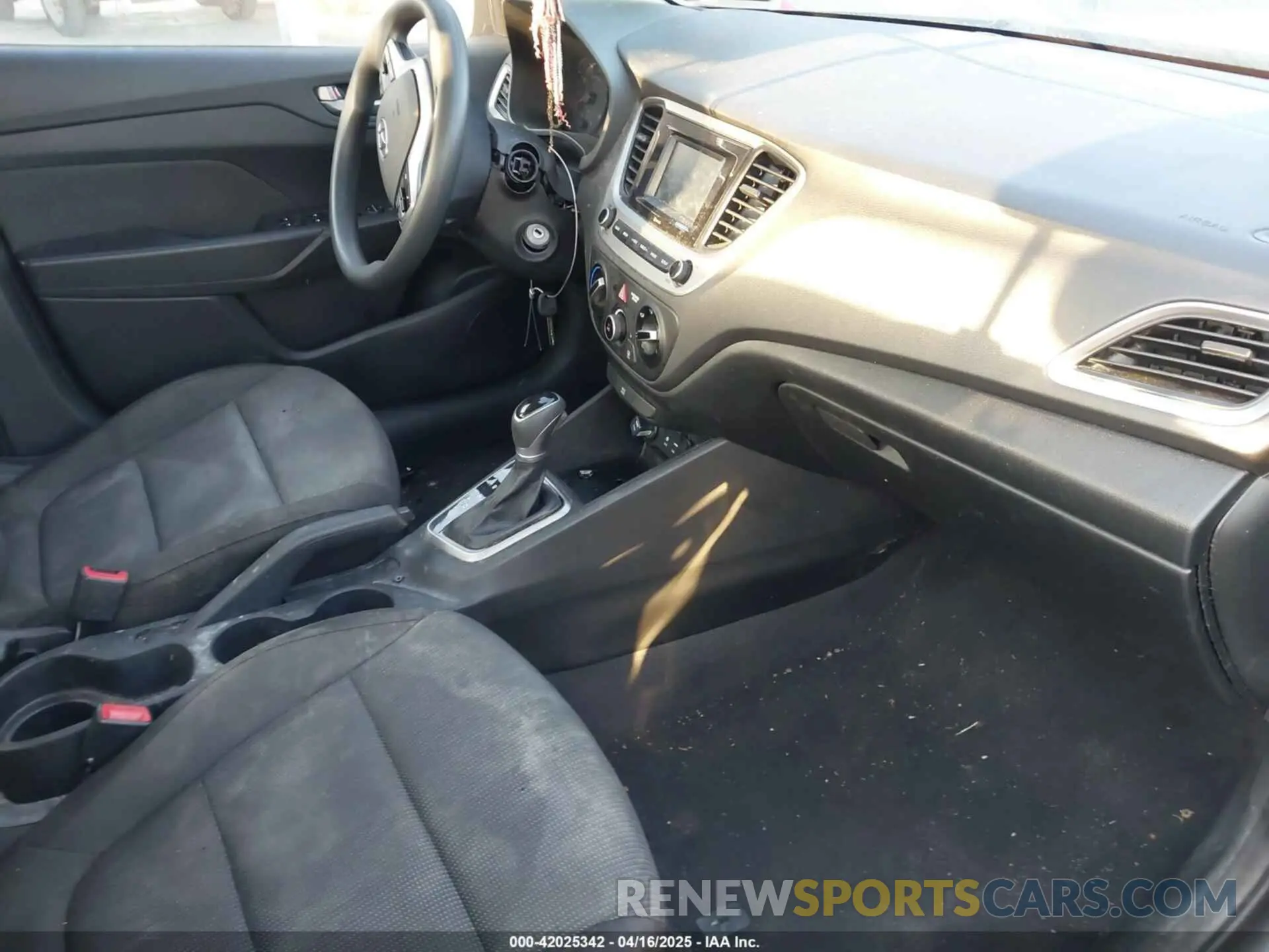 5 Фотография поврежденного автомобиля 3KPC24A33KE077656 HYUNDAI ACCENT 2019