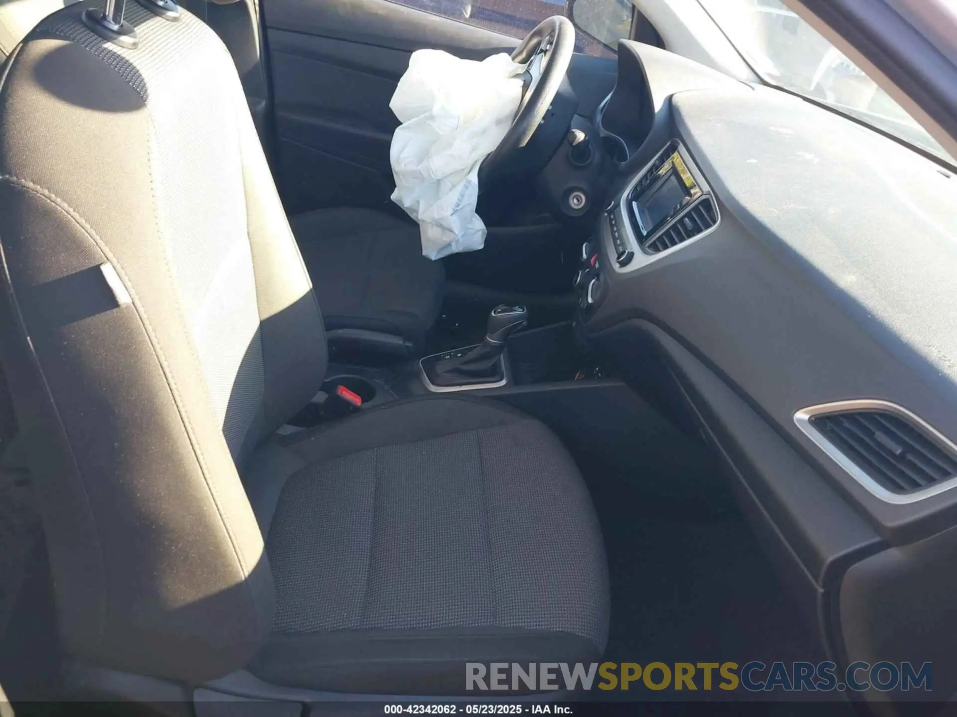 5 Photograph of a damaged car 3KPC24A34KE043001 HYUNDAI ACCENT 2019
