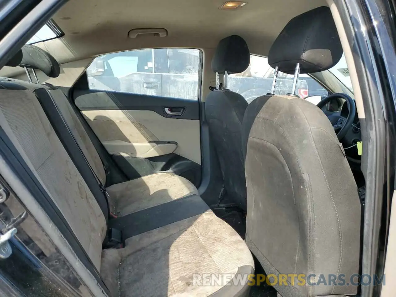 10 Photograph of a damaged car 3KPC24A34KE057027 HYUNDAI ACCENT 2019