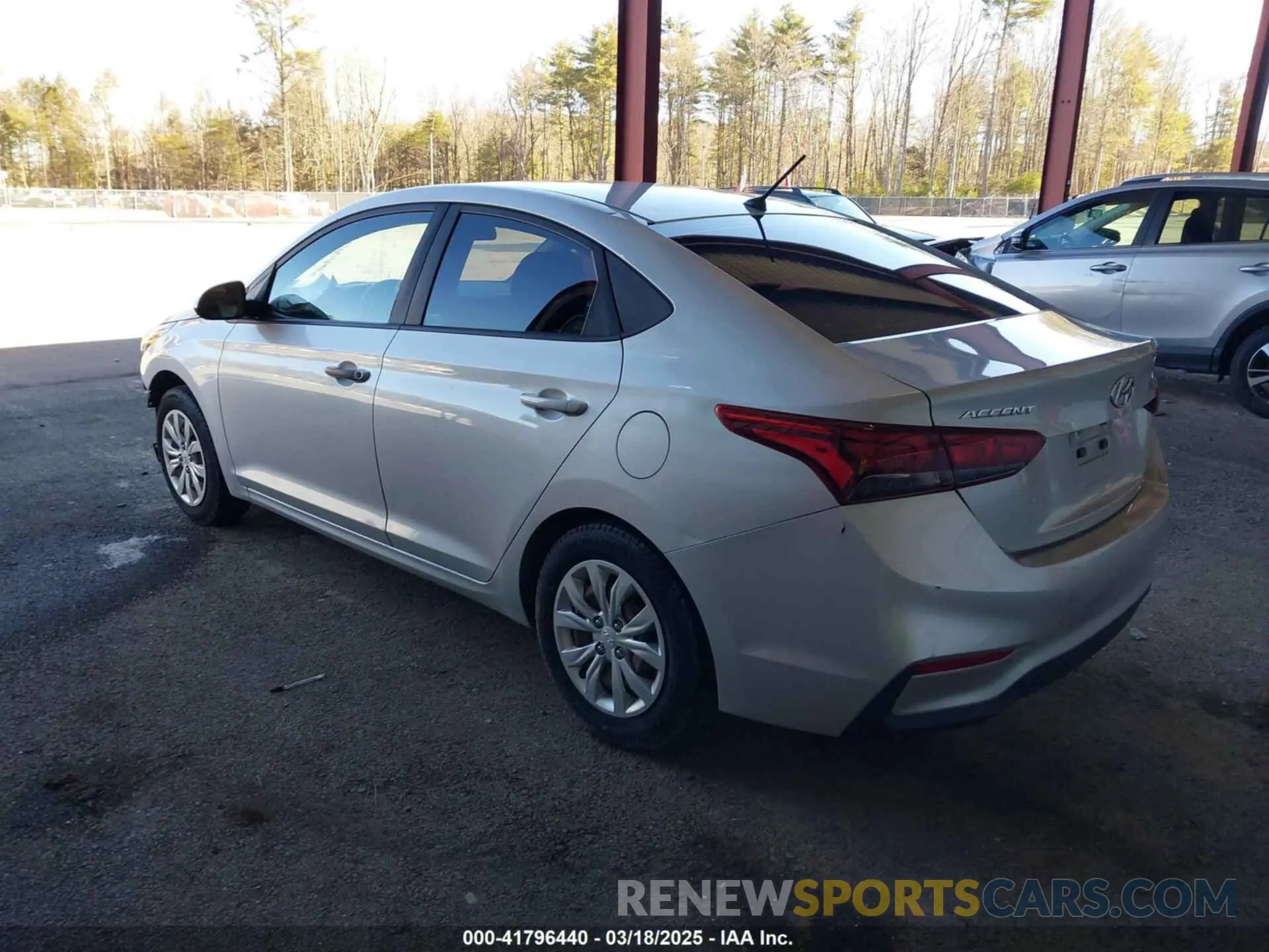 3 Фотография поврежденного автомобиля 3KPC24A34KE088438 HYUNDAI ACCENT 2019