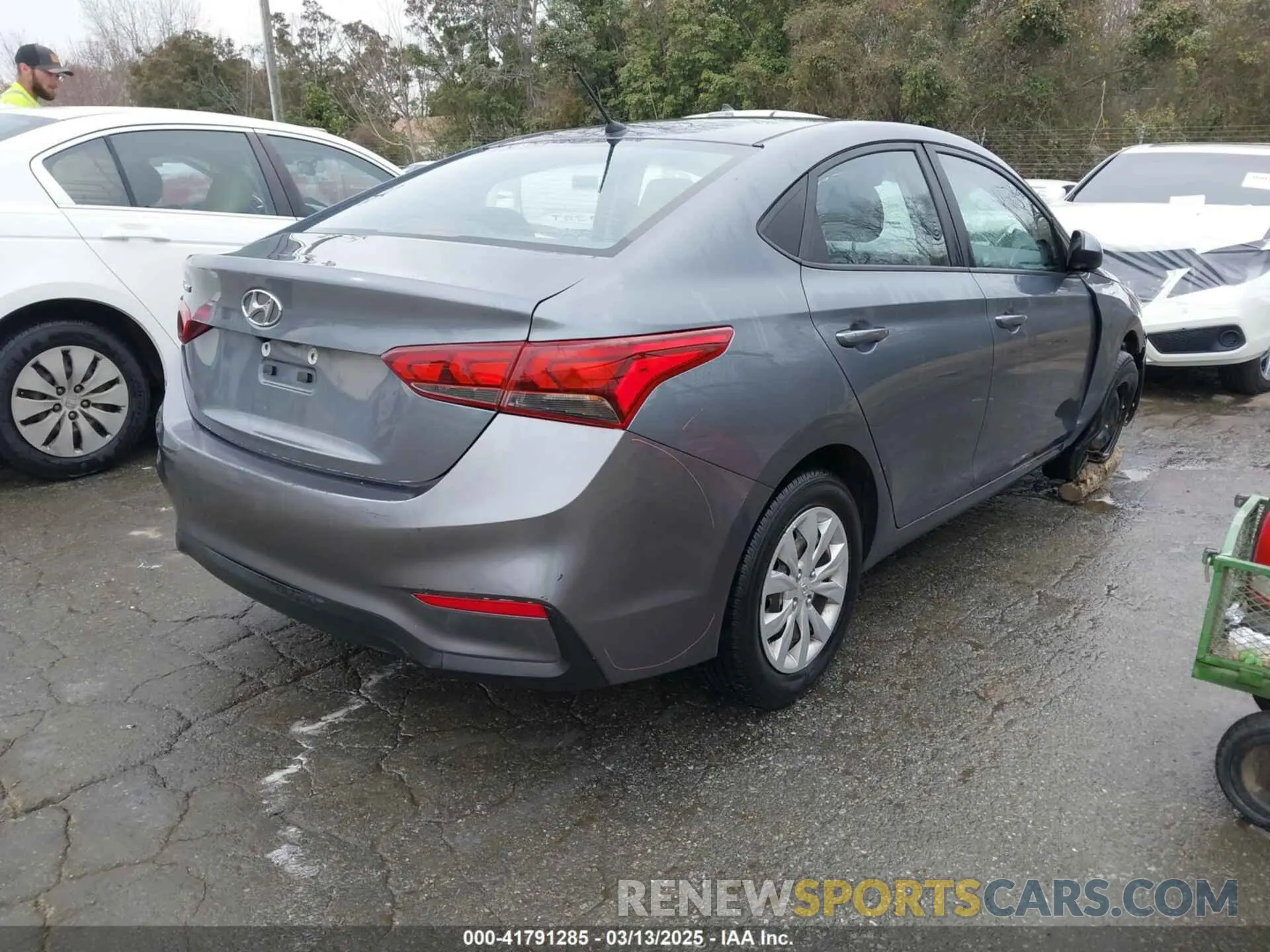 4 Фотография поврежденного автомобиля 3KPC24A35KE063726 HYUNDAI ACCENT 2019