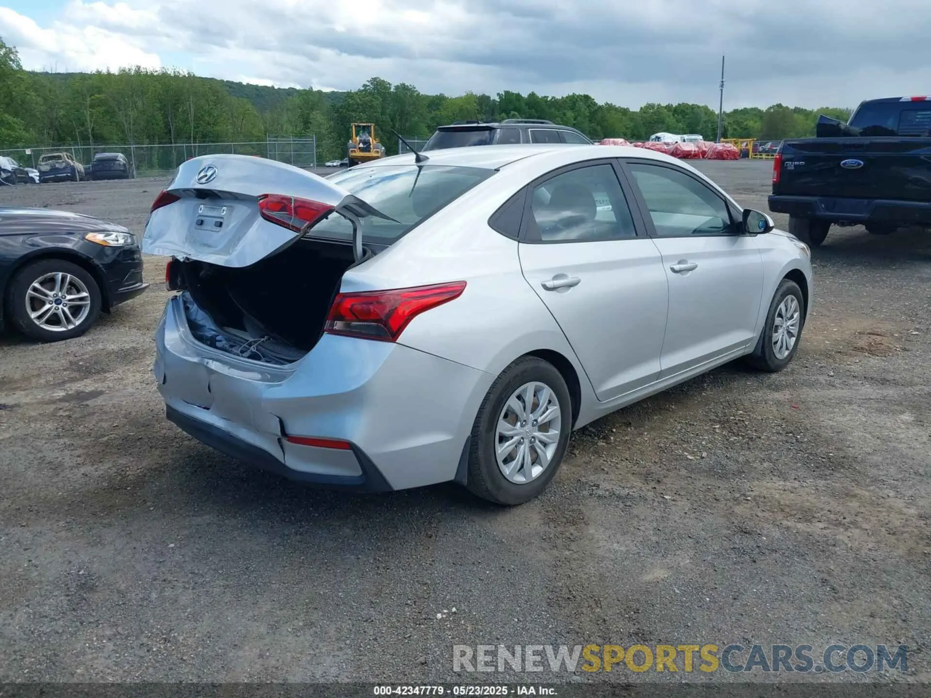 4 Photograph of a damaged car 3KPC24A35KE064875 HYUNDAI ACCENT 2019