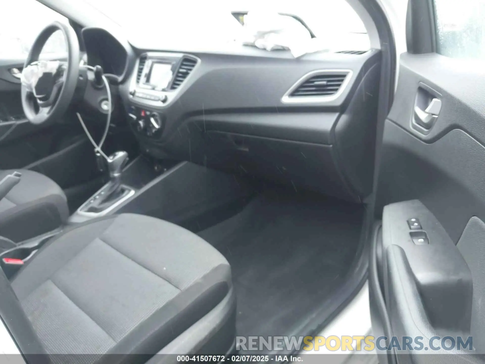 5 Photograph of a damaged car 3KPC24A35KE072913 HYUNDAI ACCENT 2019