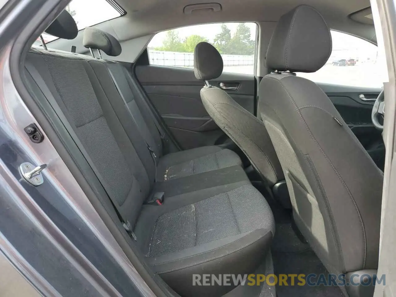 10 Photograph of a damaged car 3KPC24A36KE044358 HYUNDAI ACCENT 2019