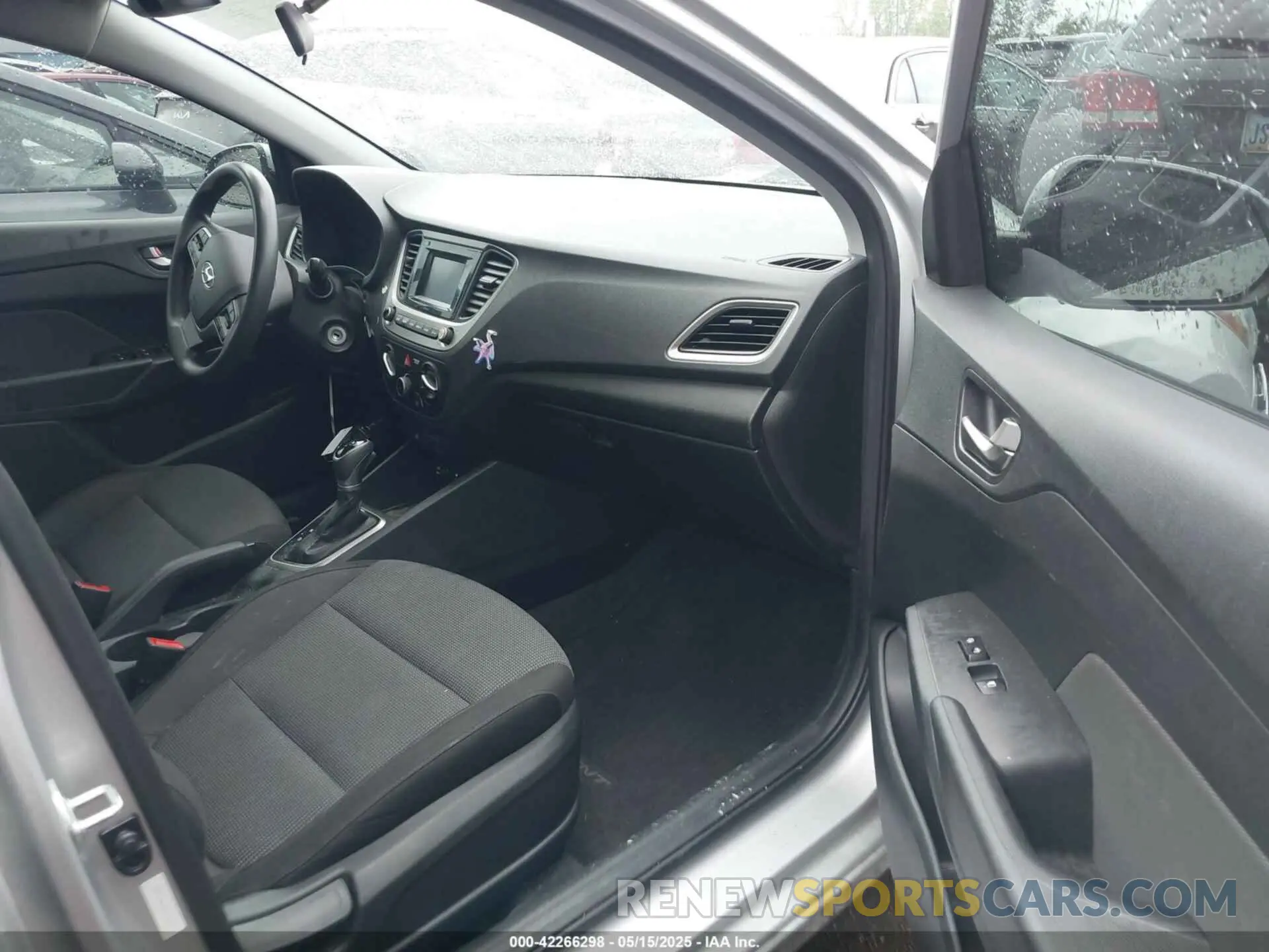 5 Photograph of a damaged car 3KPC24A36KE056459 HYUNDAI ACCENT 2019