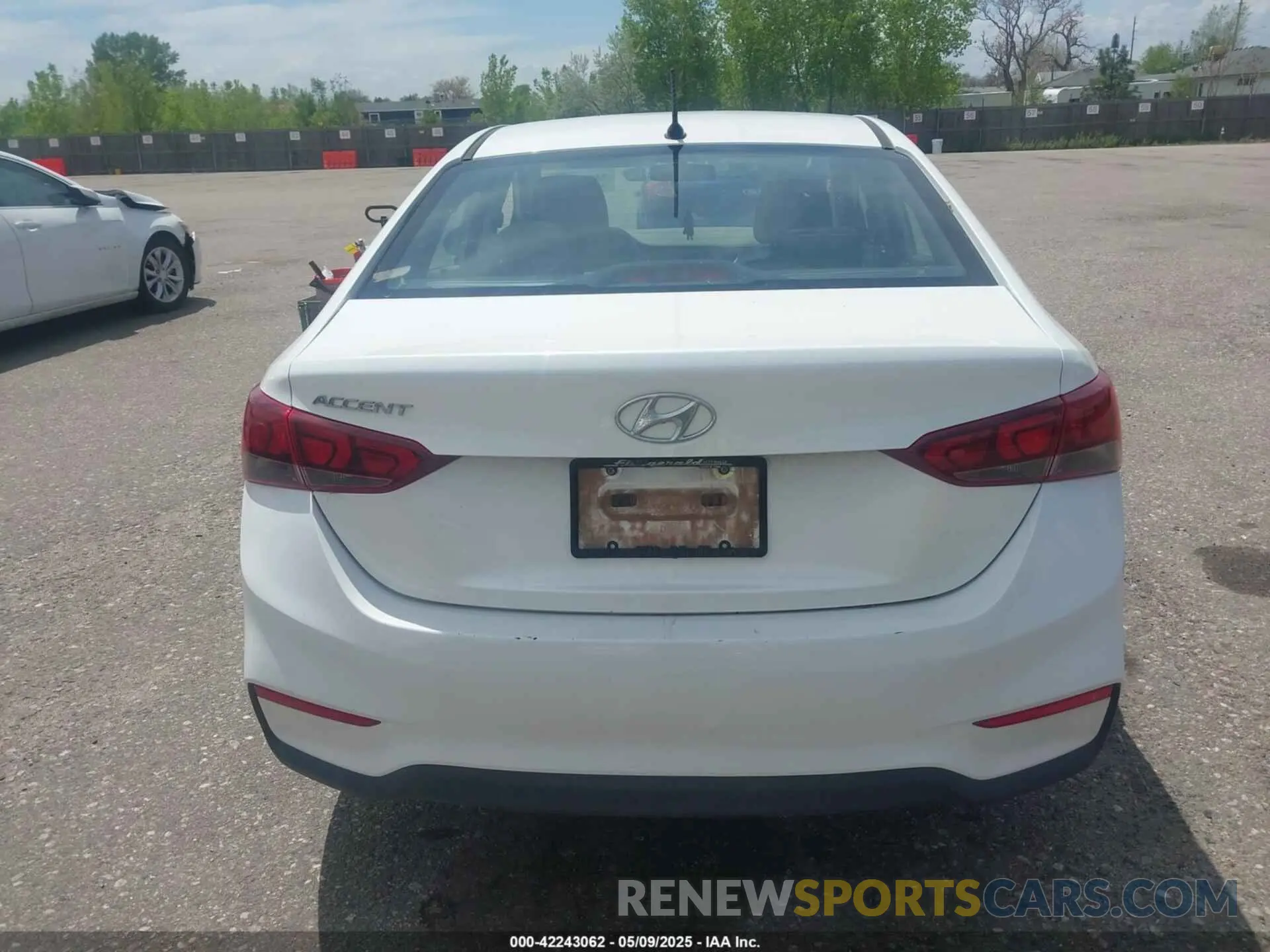 16 Photograph of a damaged car 3KPC24A37KE064991 HYUNDAI ACCENT 2019