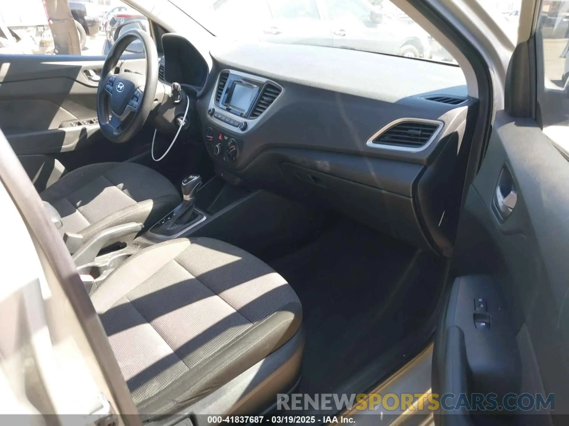 5 Фотография поврежденного автомобиля 3KPC24A37KE087123 HYUNDAI ACCENT 2019