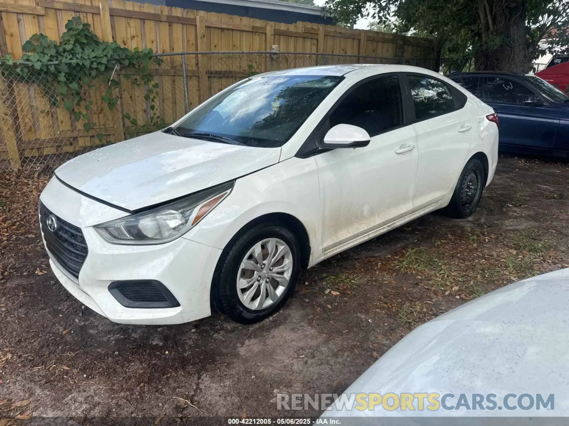 2 Photograph of a damaged car 3KPC24A38KE077040 HYUNDAI ACCENT 2019