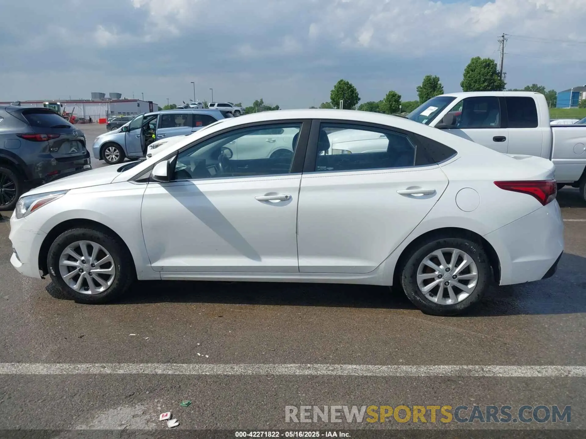 14 Photograph of a damaged car 3KPC24A3XKE041365 HYUNDAI ACCENT 2019