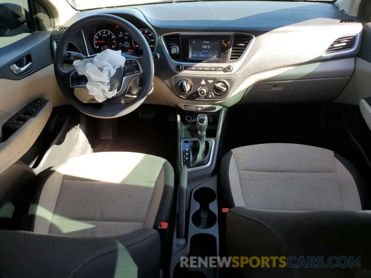 8 Photograph of a damaged car 3KPC24A3XKE044766 HYUNDAI ACCENT 2019