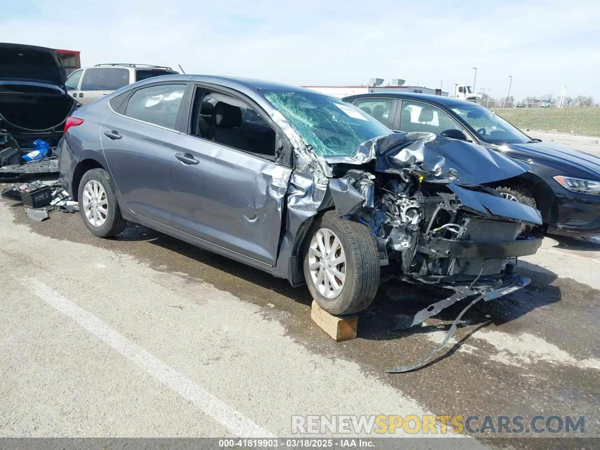 1 Photograph of a damaged car 3KPC24A60LE094667 HYUNDAI ACCENT 2020