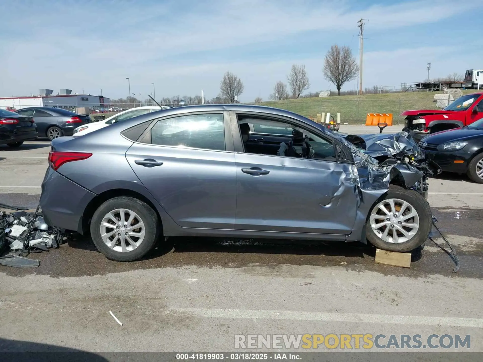 14 Photograph of a damaged car 3KPC24A60LE094667 HYUNDAI ACCENT 2020