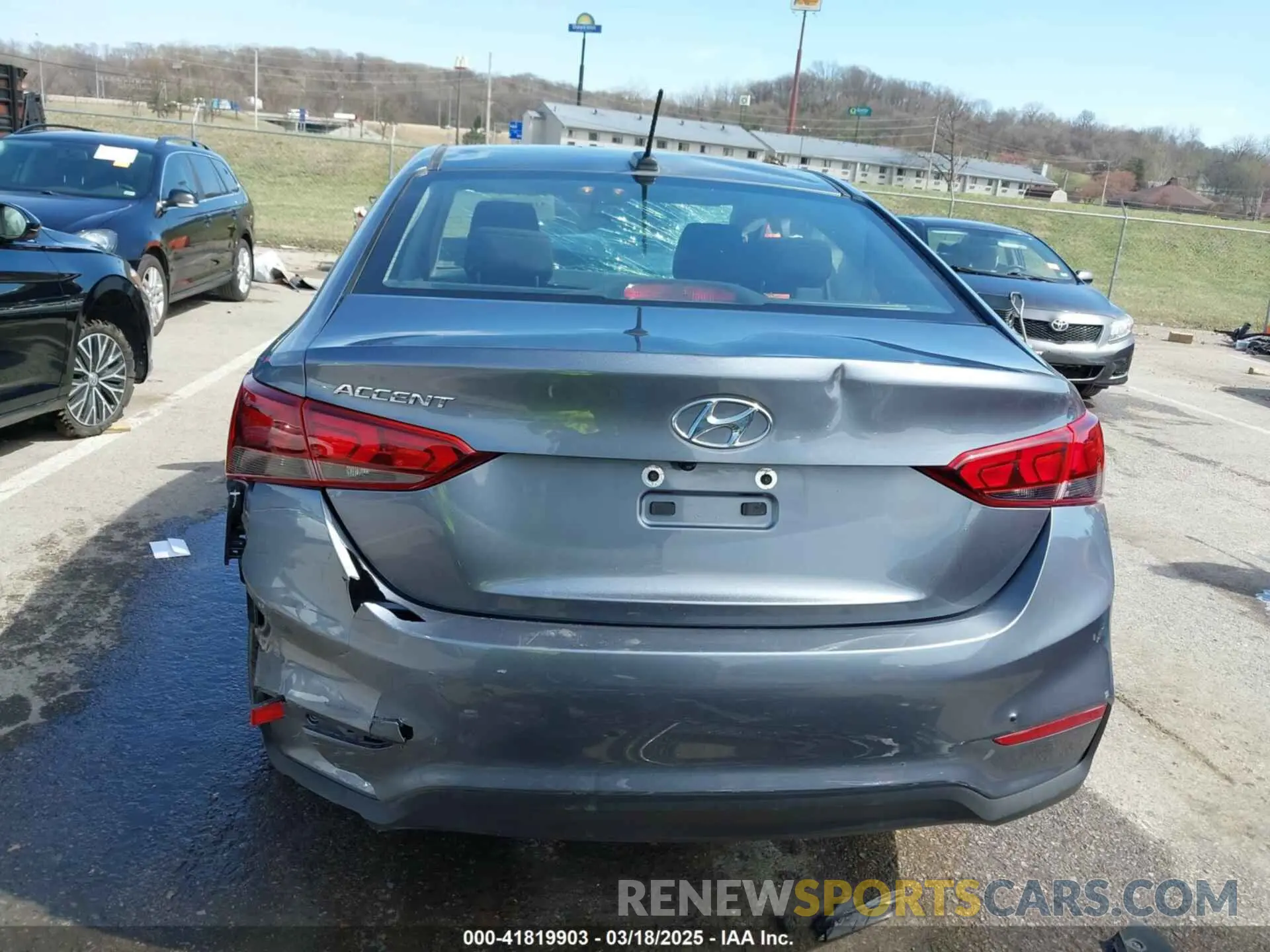 17 Photograph of a damaged car 3KPC24A60LE094667 HYUNDAI ACCENT 2020
