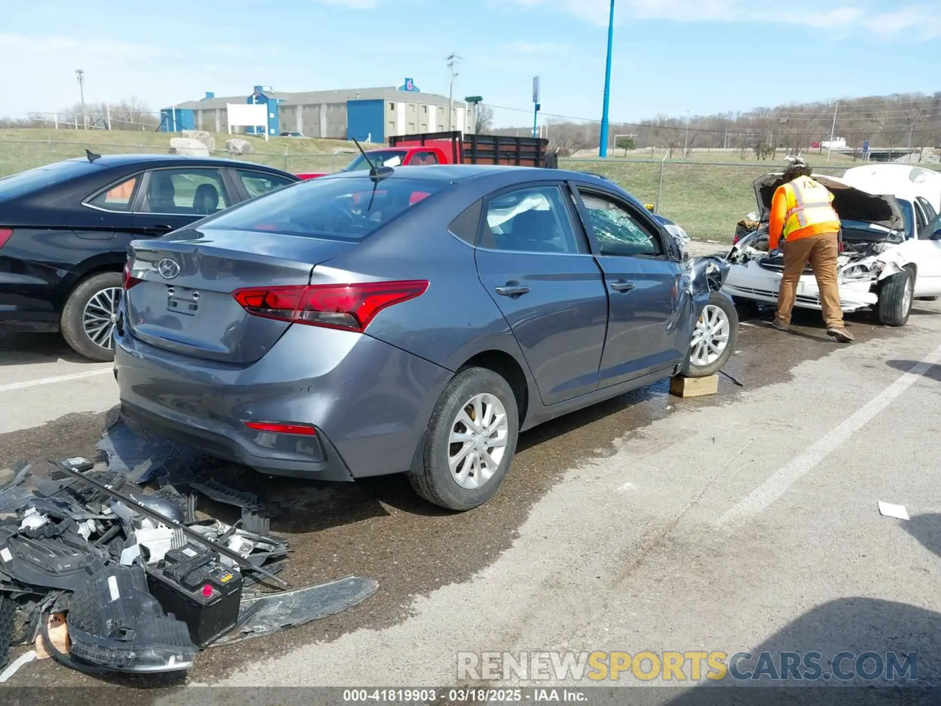 4 Photograph of a damaged car 3KPC24A60LE094667 HYUNDAI ACCENT 2020