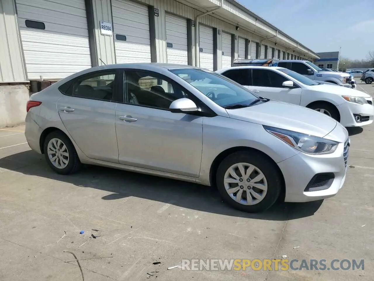 4 Photograph of a damaged car 3KPC24A60LE114724 HYUNDAI ACCENT 2020