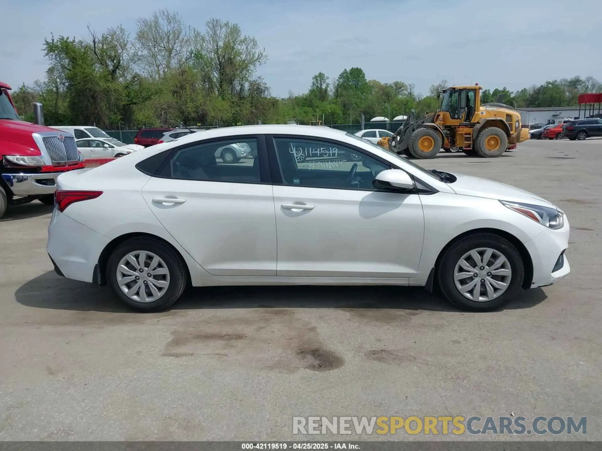 13 Photograph of a damaged car 3KPC24A61LE094242 HYUNDAI ACCENT 2020