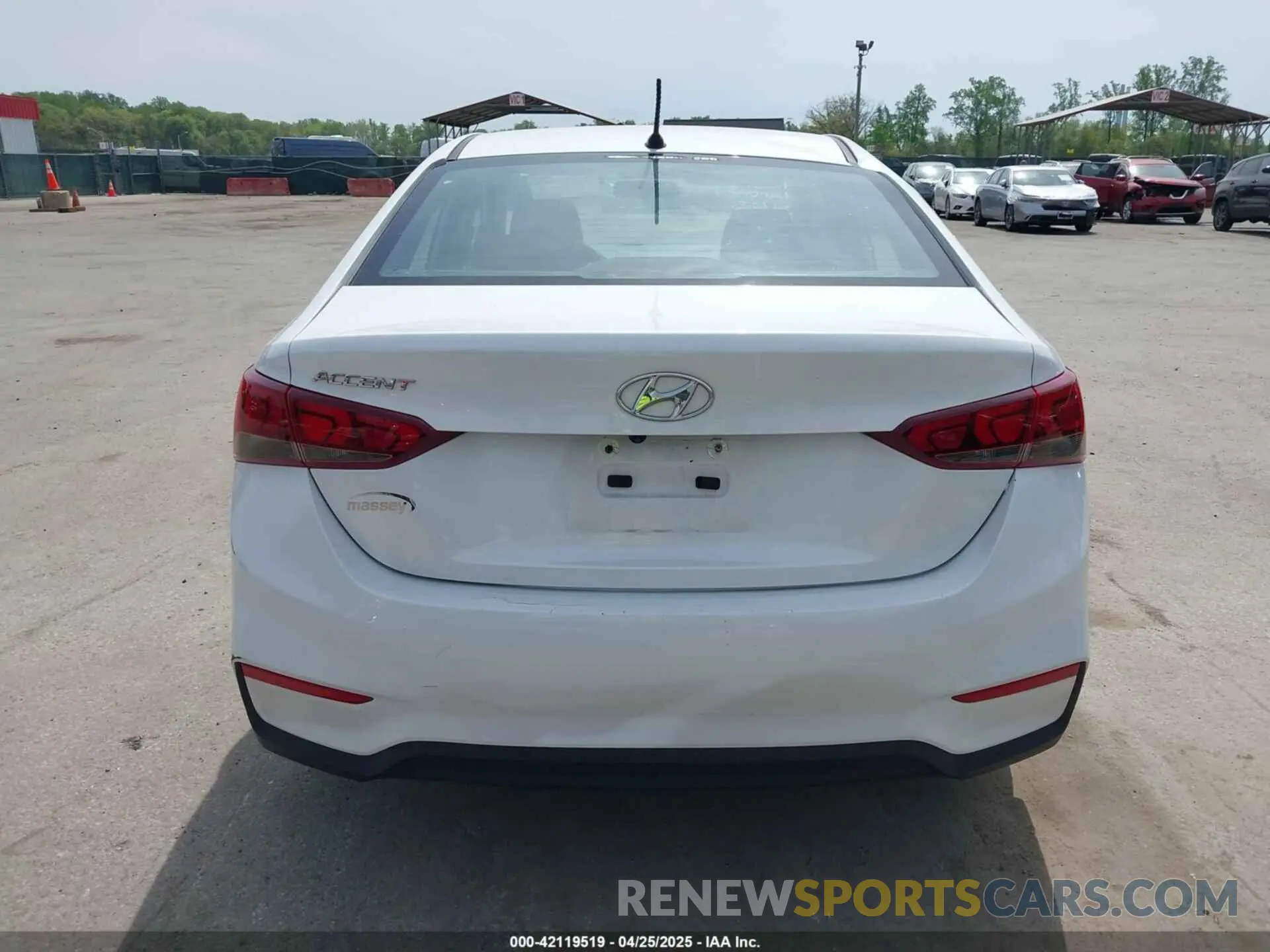 16 Photograph of a damaged car 3KPC24A61LE094242 HYUNDAI ACCENT 2020