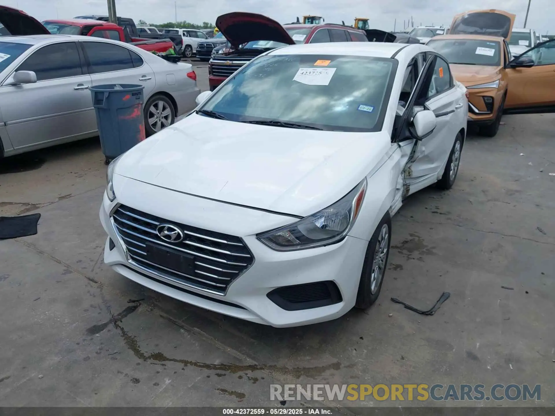 2 Фотография поврежденного автомобиля 3KPC24A61LE096279 HYUNDAI ACCENT 2020