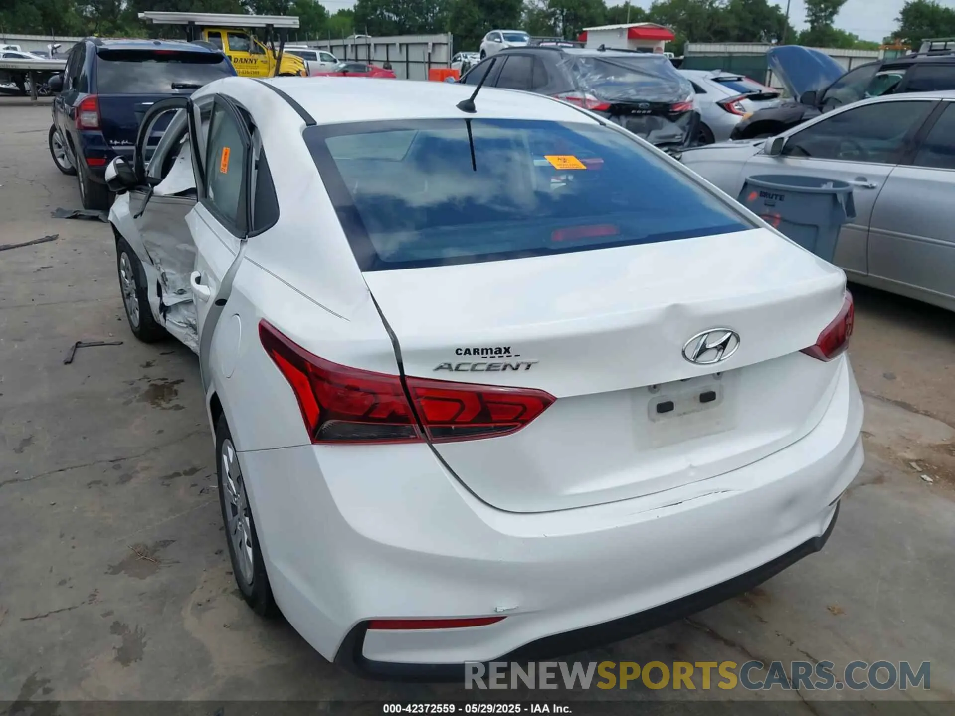 3 Фотография поврежденного автомобиля 3KPC24A61LE096279 HYUNDAI ACCENT 2020