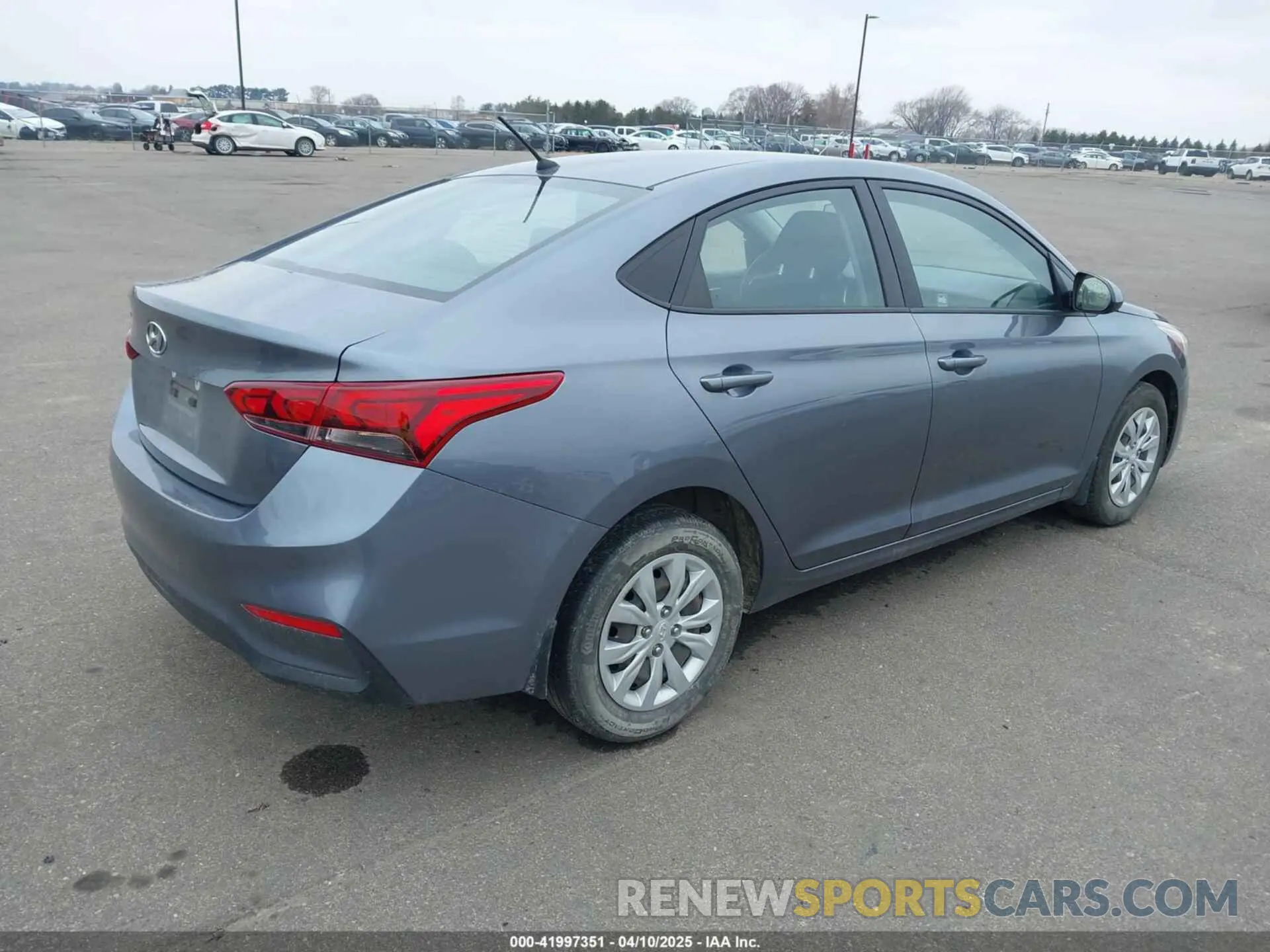 4 Фотография поврежденного автомобиля 3KPC24A61LE096847 HYUNDAI ACCENT 2020