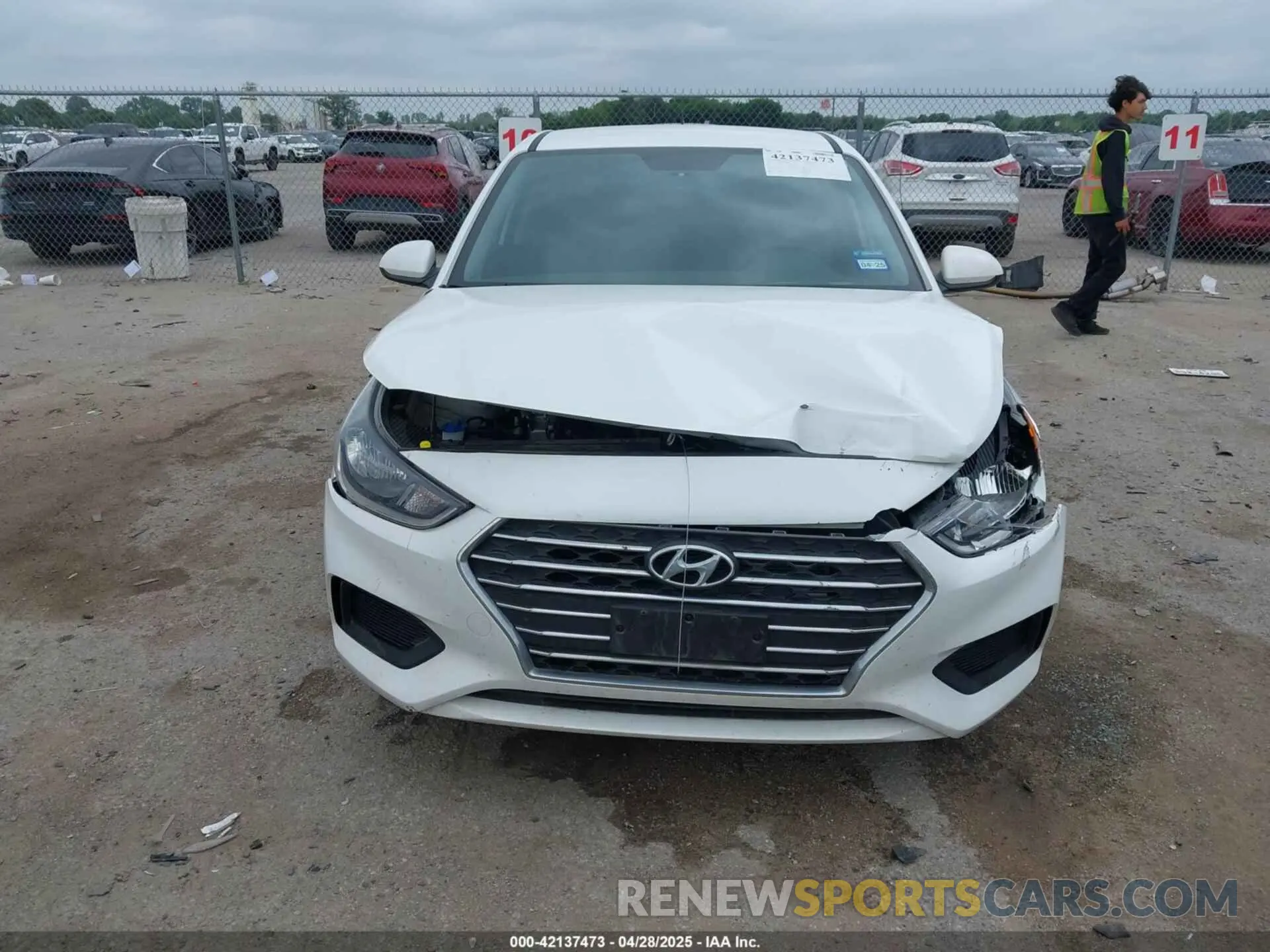12 Photograph of a damaged car 3KPC24A61LE114828 HYUNDAI ACCENT 2020
