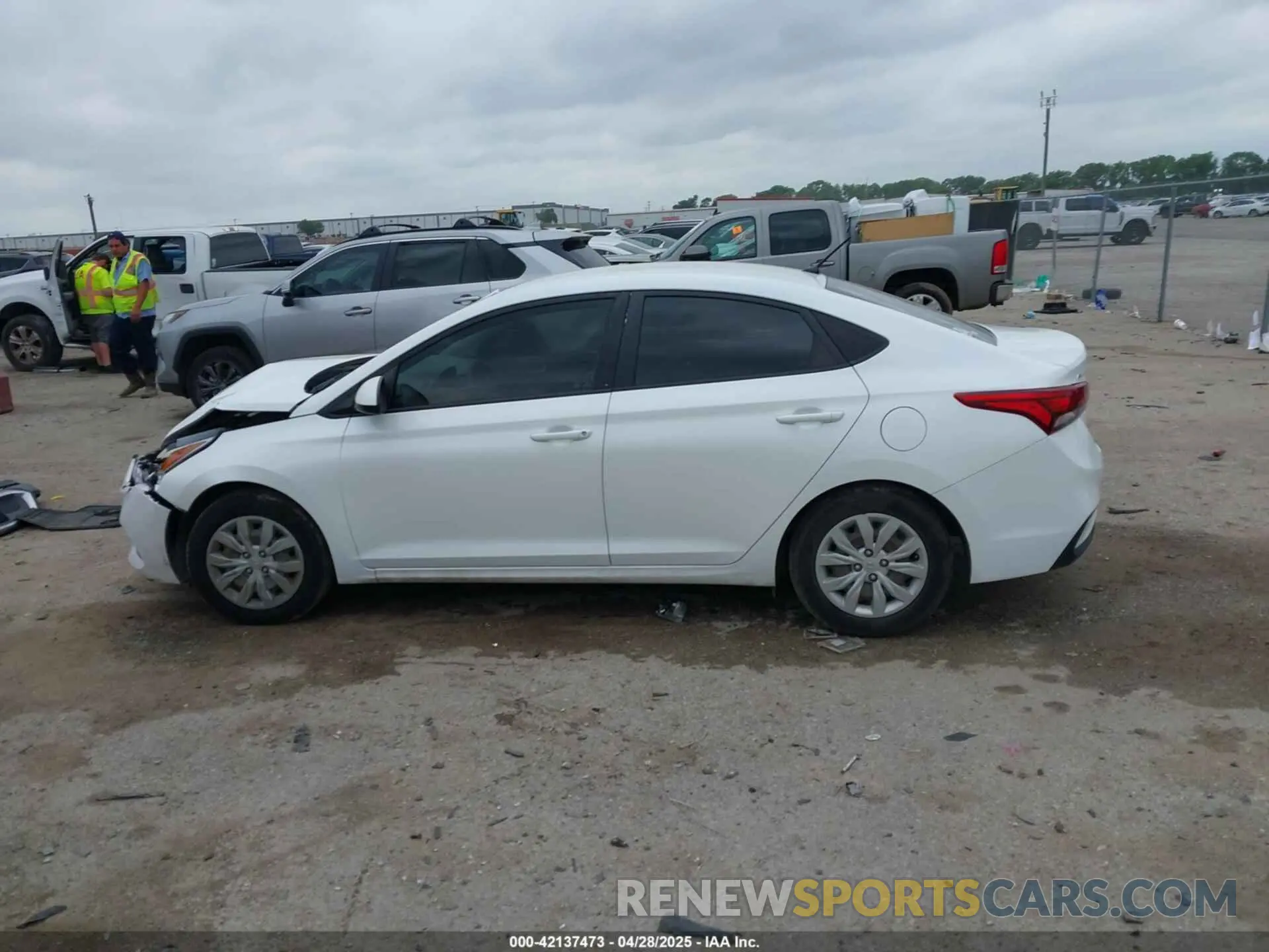 14 Photograph of a damaged car 3KPC24A61LE114828 HYUNDAI ACCENT 2020