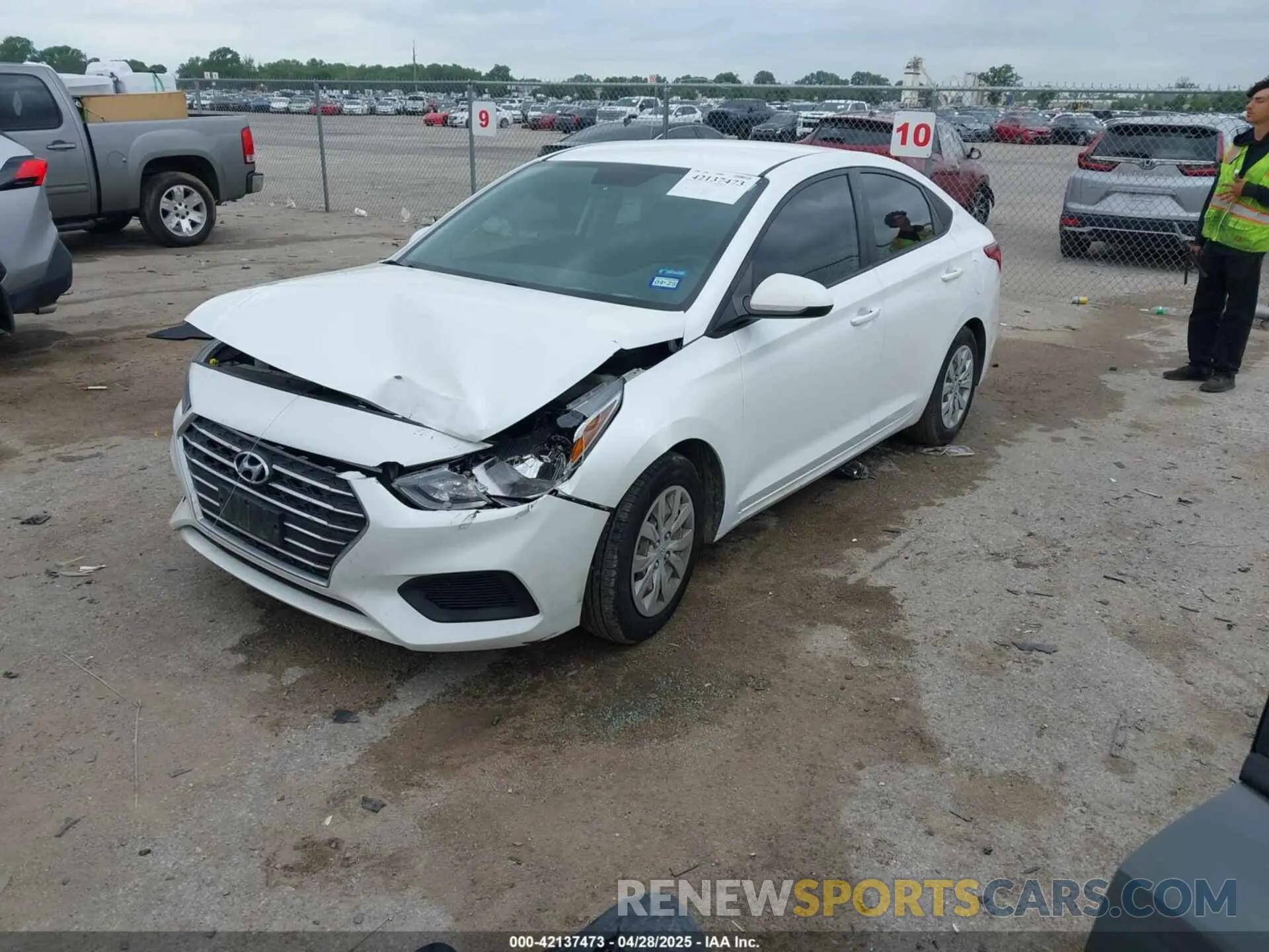 2 Photograph of a damaged car 3KPC24A61LE114828 HYUNDAI ACCENT 2020