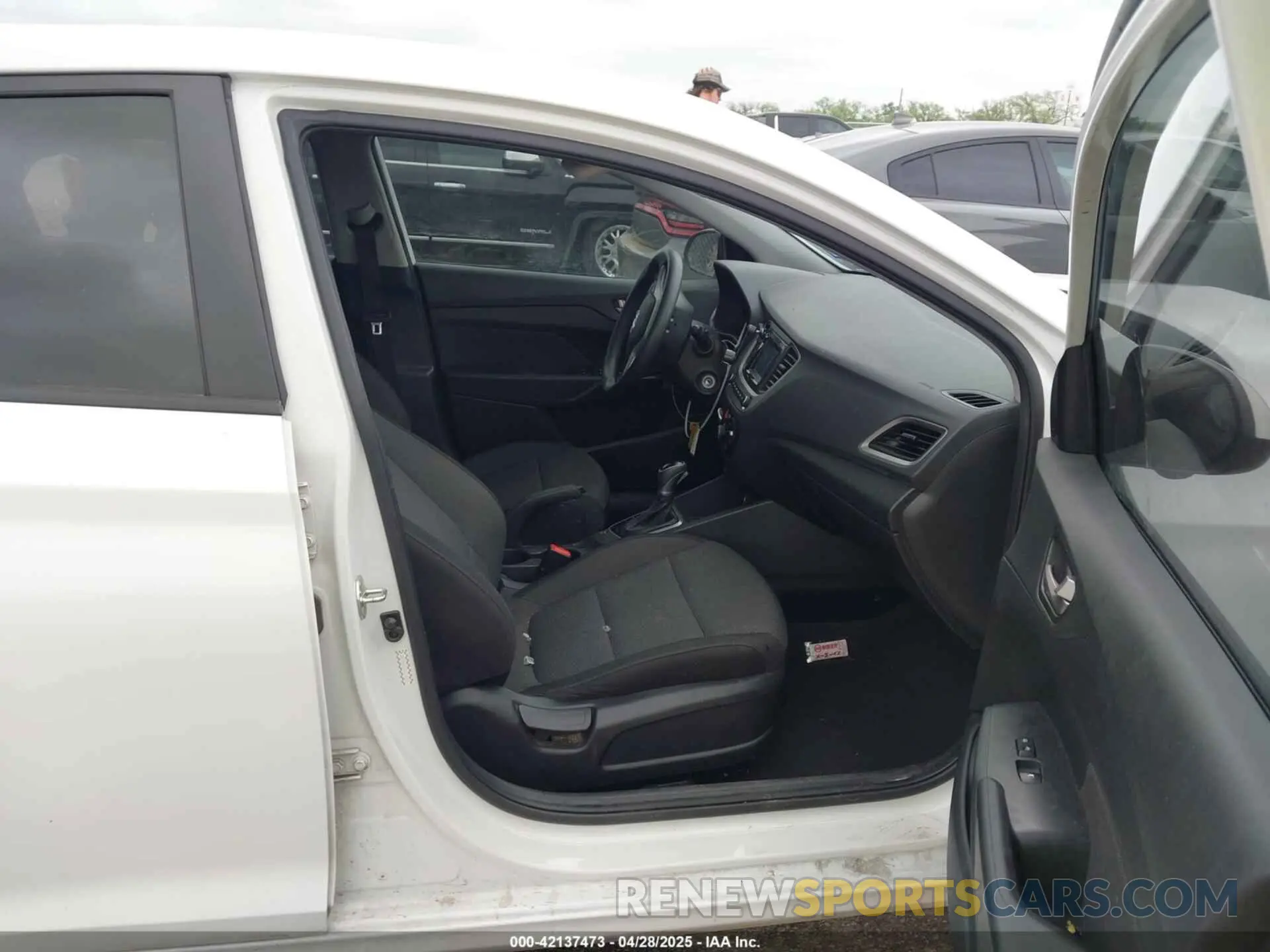 5 Photograph of a damaged car 3KPC24A61LE114828 HYUNDAI ACCENT 2020