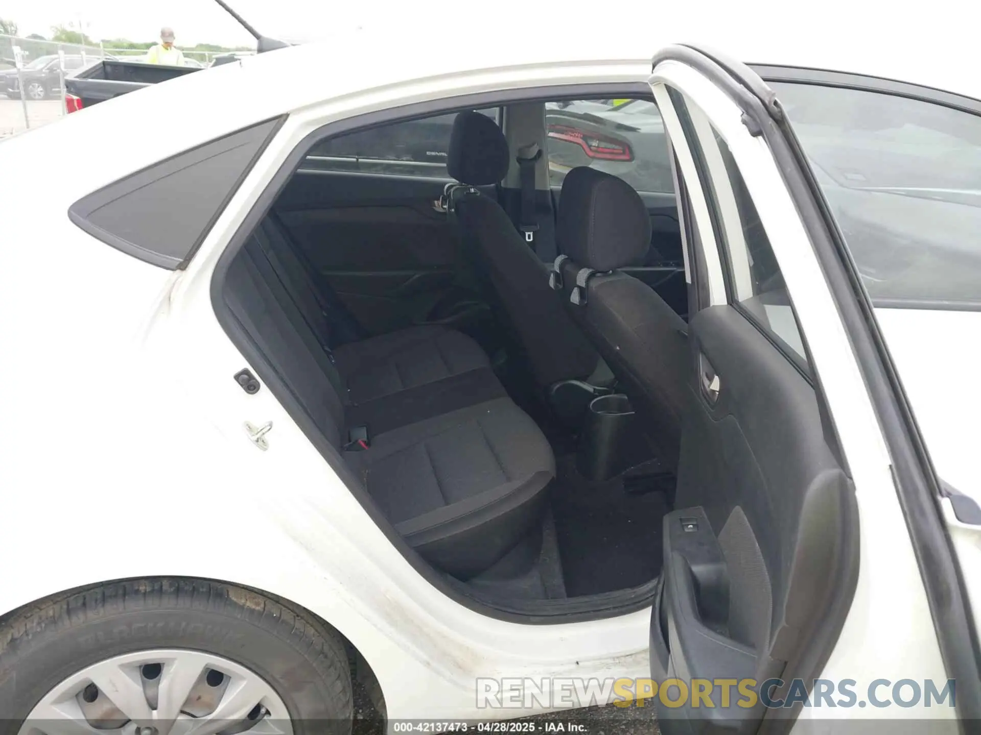 8 Photograph of a damaged car 3KPC24A61LE114828 HYUNDAI ACCENT 2020