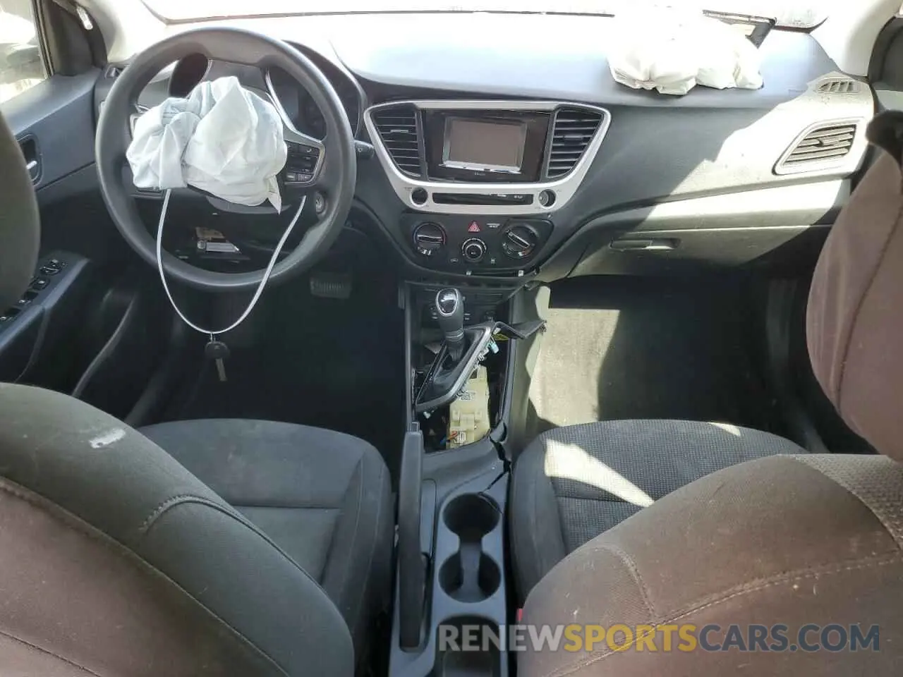 8 Photograph of a damaged car 3KPC24A62LE099224 HYUNDAI ACCENT 2020