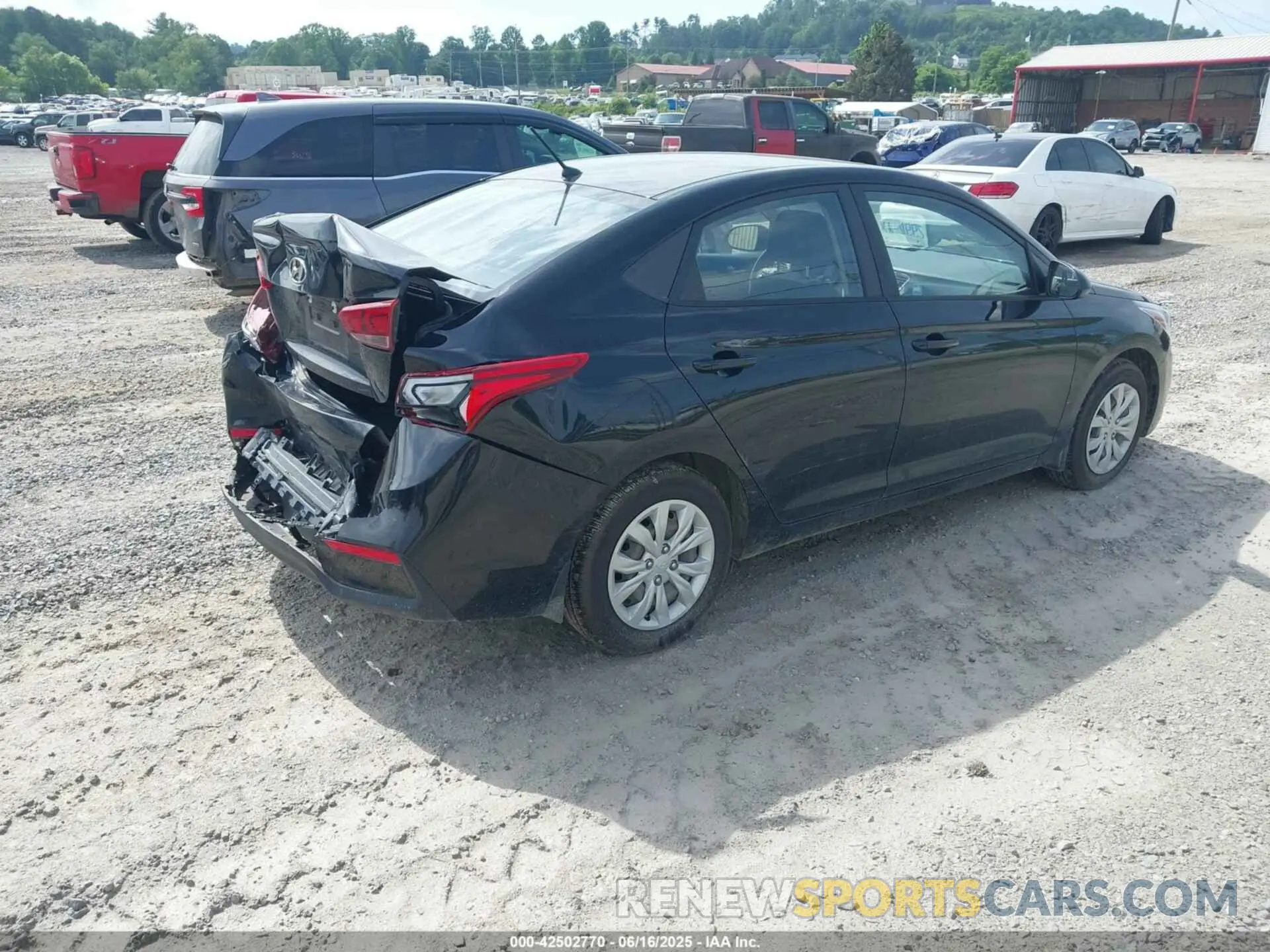 4 Фотография поврежденного автомобиля 3KPC24A63LE122722 HYUNDAI ACCENT 2020
