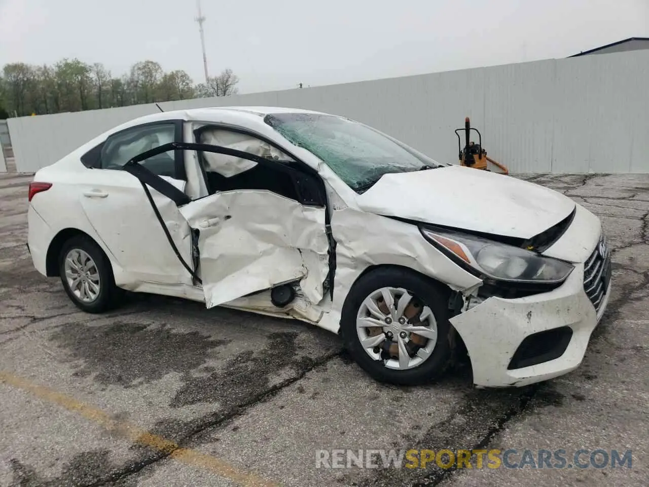 4 Photograph of a damaged car 3KPC24A64LE092436 HYUNDAI ACCENT 2020