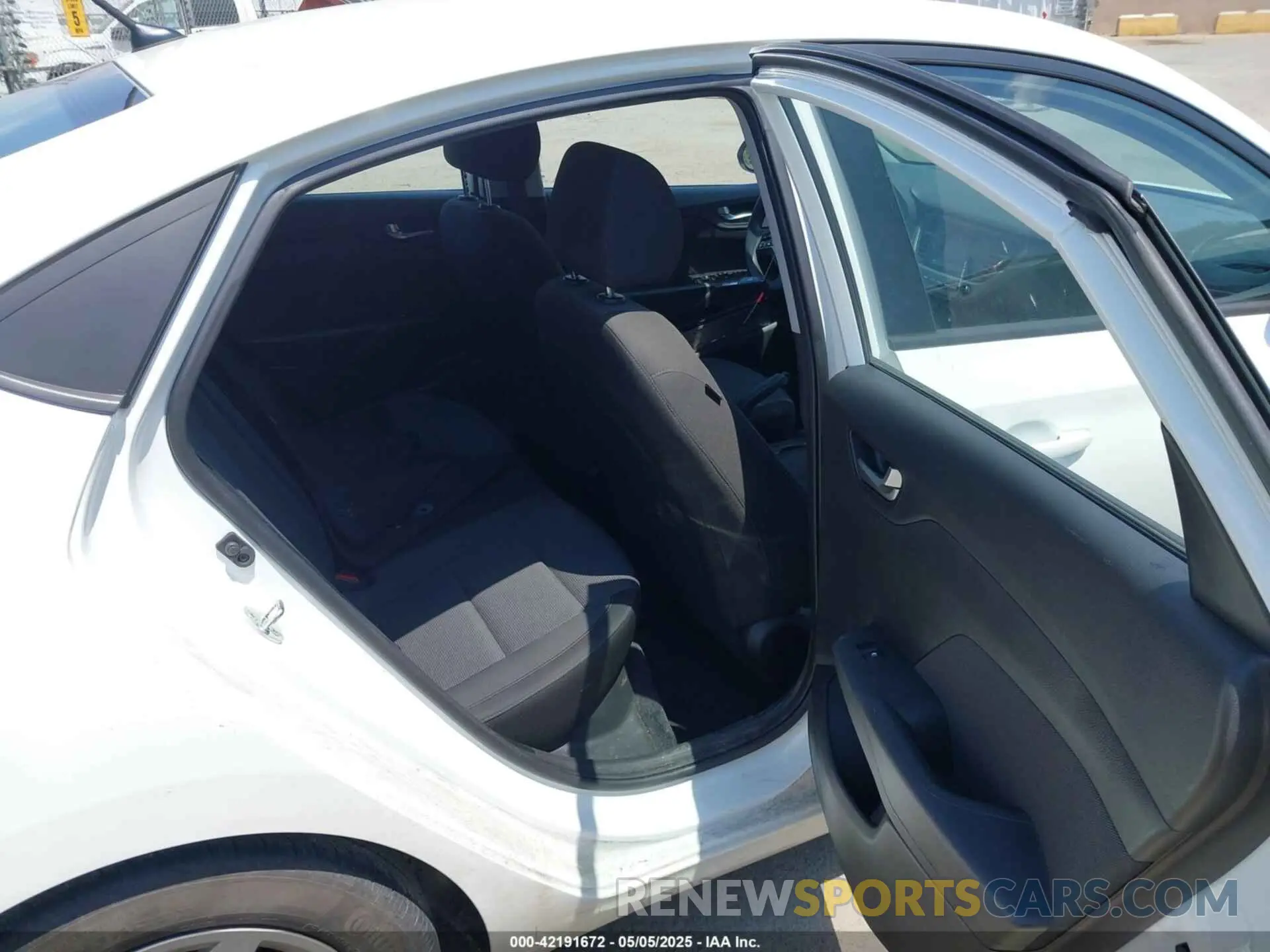 8 Фотография поврежденного автомобиля 3KPC24A67LE092950 HYUNDAI ACCENT 2020