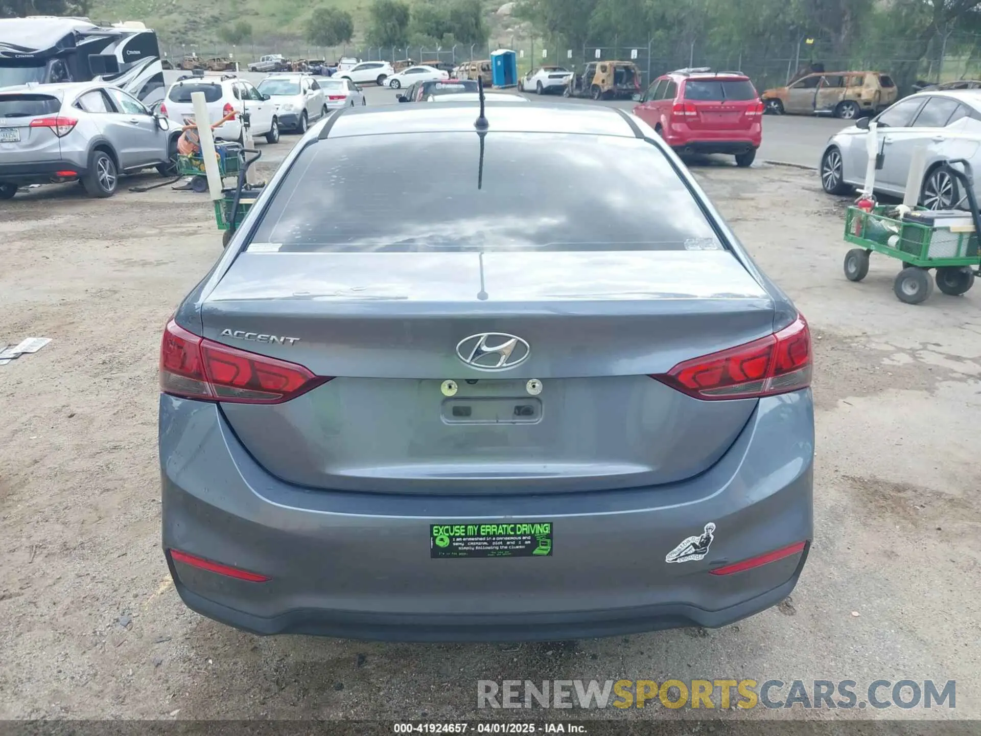 17 Photograph of a damaged car 3KPC24A67LE117880 HYUNDAI ACCENT 2020
