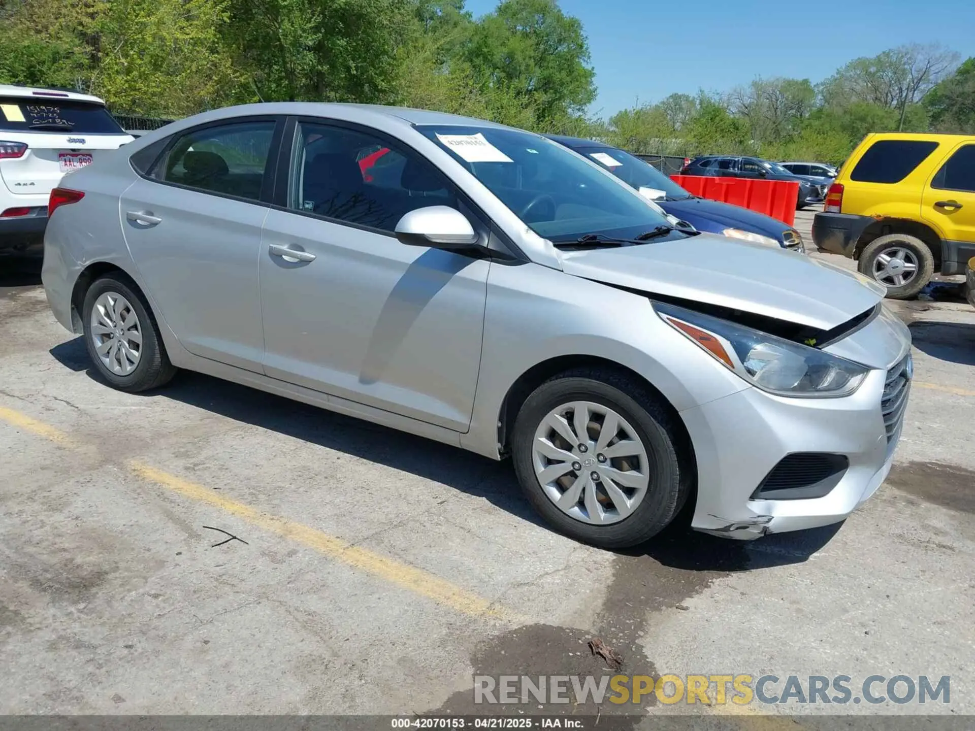 1 Photograph of a damaged car 3KPC24A69LE096613 HYUNDAI ACCENT 2020
