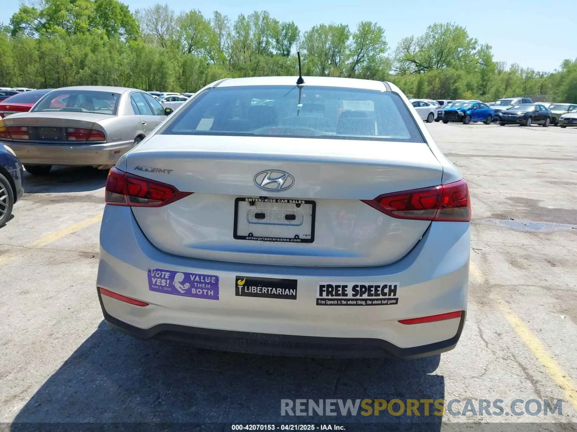 16 Photograph of a damaged car 3KPC24A69LE096613 HYUNDAI ACCENT 2020